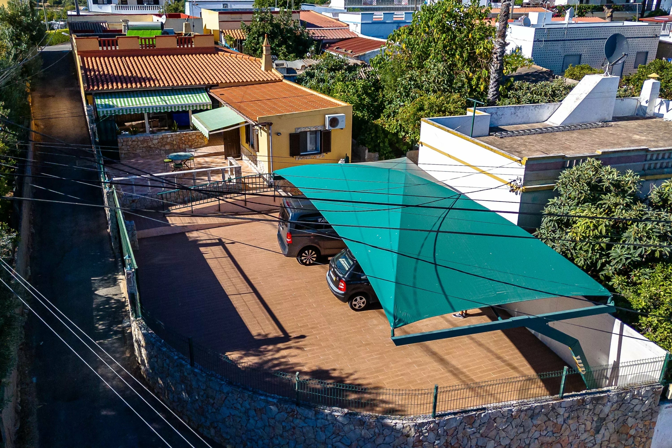 3-bedroom house with a separate studio next to the Ria Formosa
