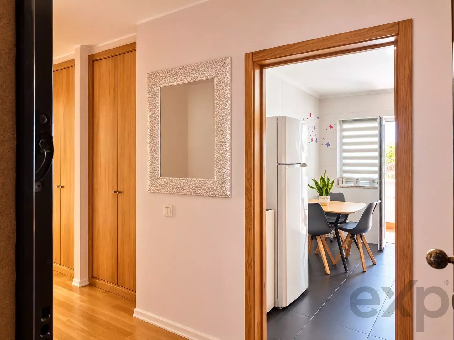 Appartement spacieux et lumineux de deux chambres dans une résidence fermée avec piscine et parking privé
