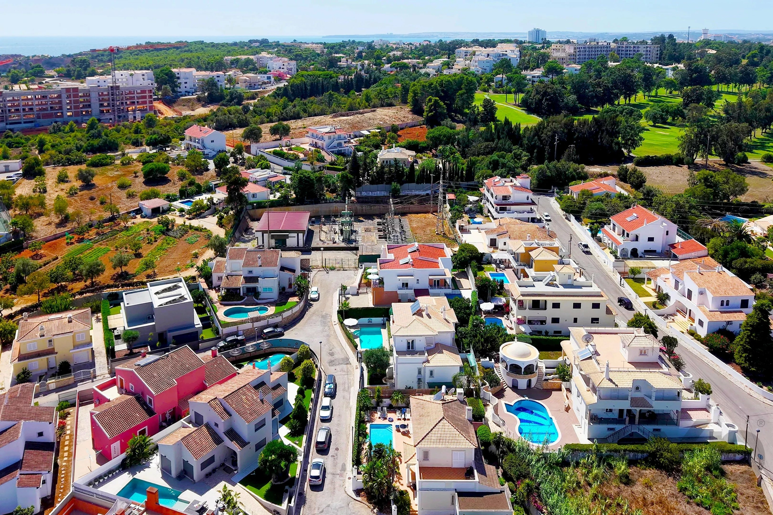 Detached villa with pool and garage, 5 minutes walk from Praia do Vau - Portimão