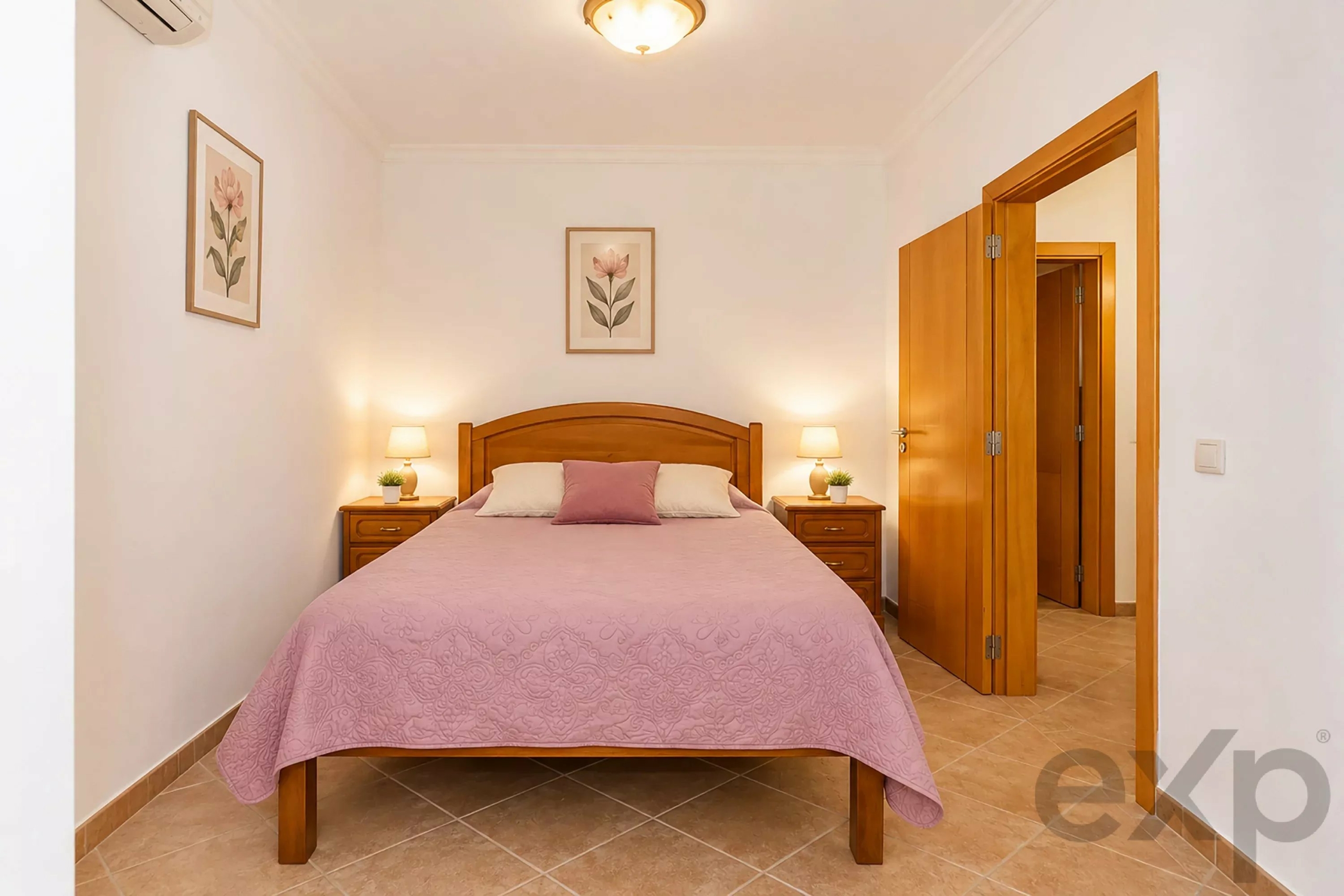 3-bedroom house with a separate studio next to the Ria Formosa