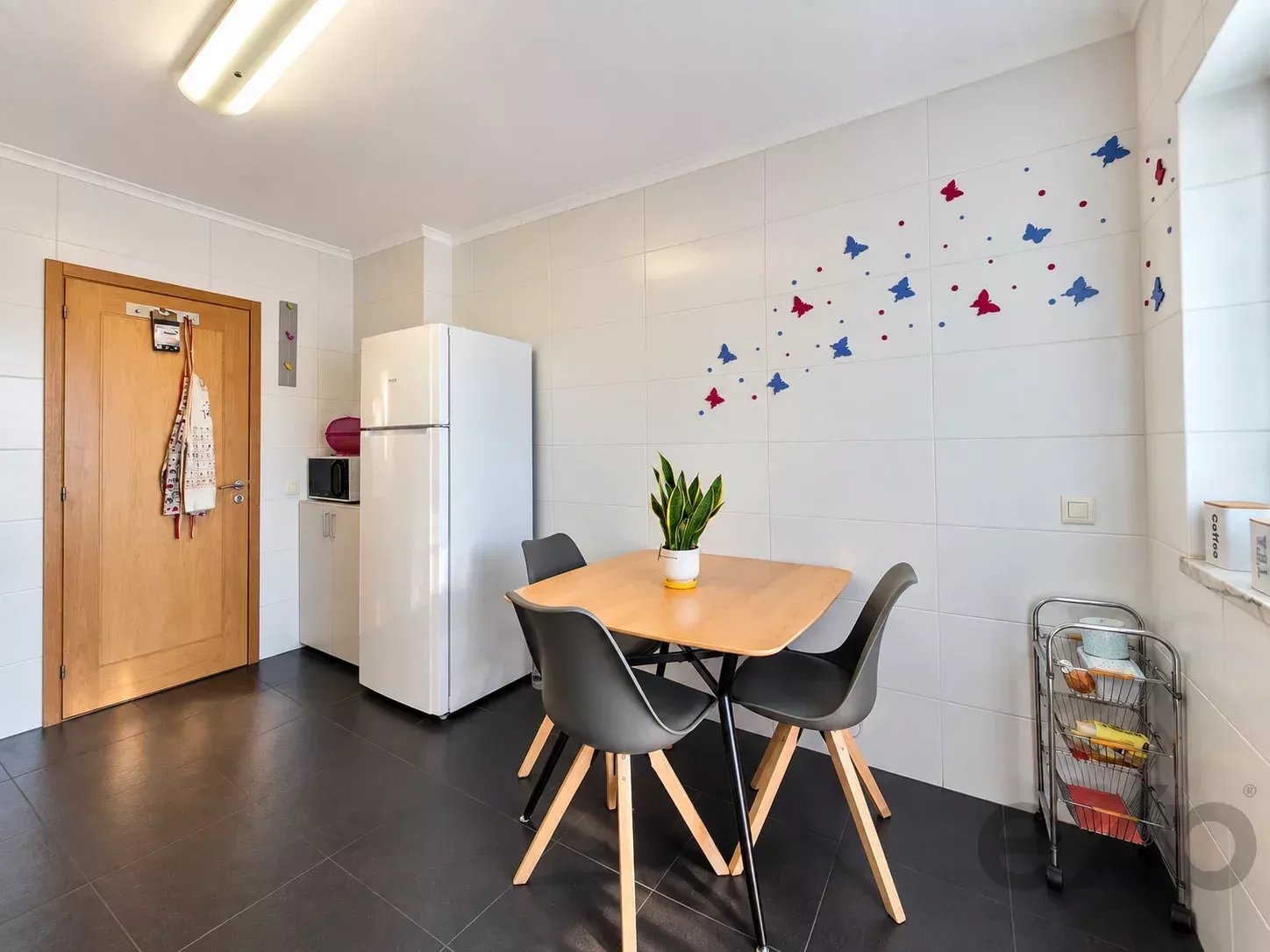Appartement spacieux et lumineux de deux chambres dans une résidence fermée avec piscine et parking privé