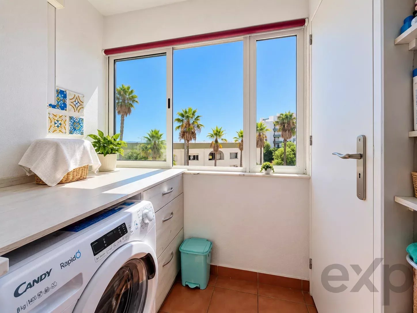 Appartement spacieux et lumineux de deux chambres dans une résidence fermée avec piscine et parking privé