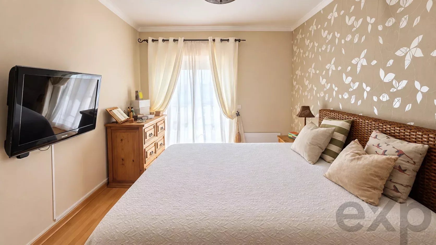 Spacious 3-Bedroom Apartment with Balcony and Parking