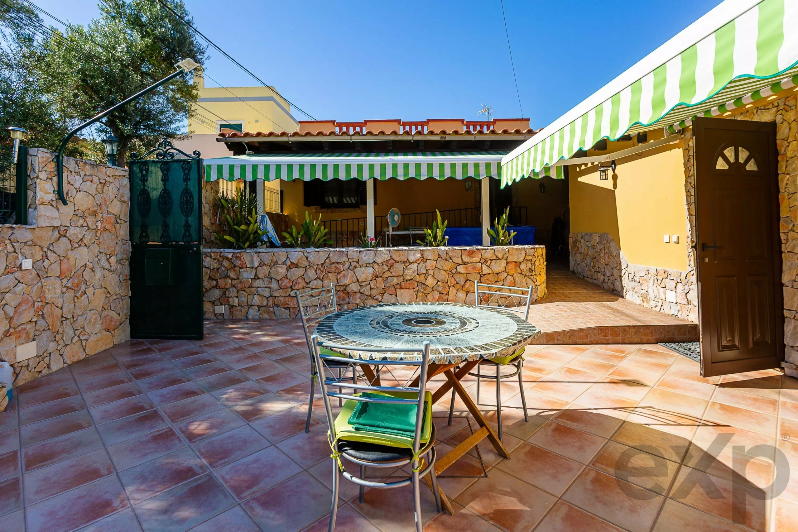 3-bedroom house with a separate studio next to the Ria Formosa