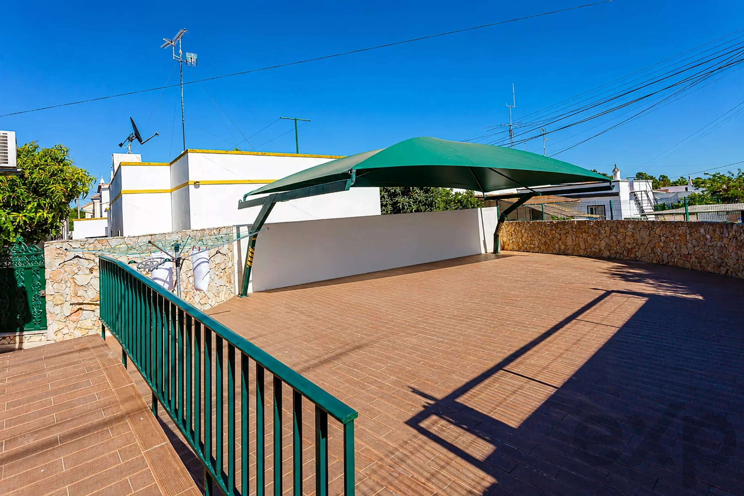 3-bedroom house with a separate studio next to the Ria Formosa