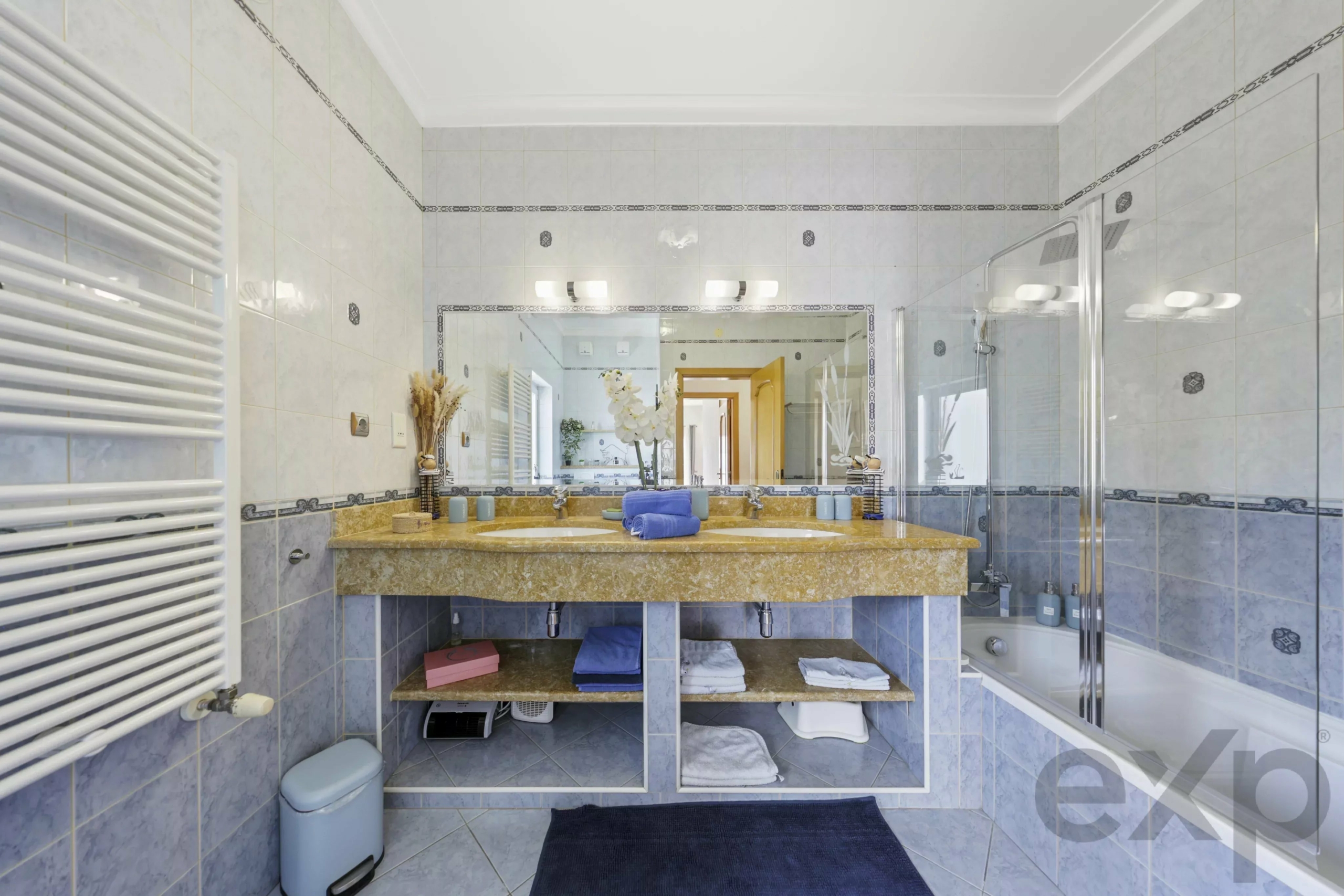 Detached villa with pool and garage, 5 minutes walk from Praia do Vau - Portimão