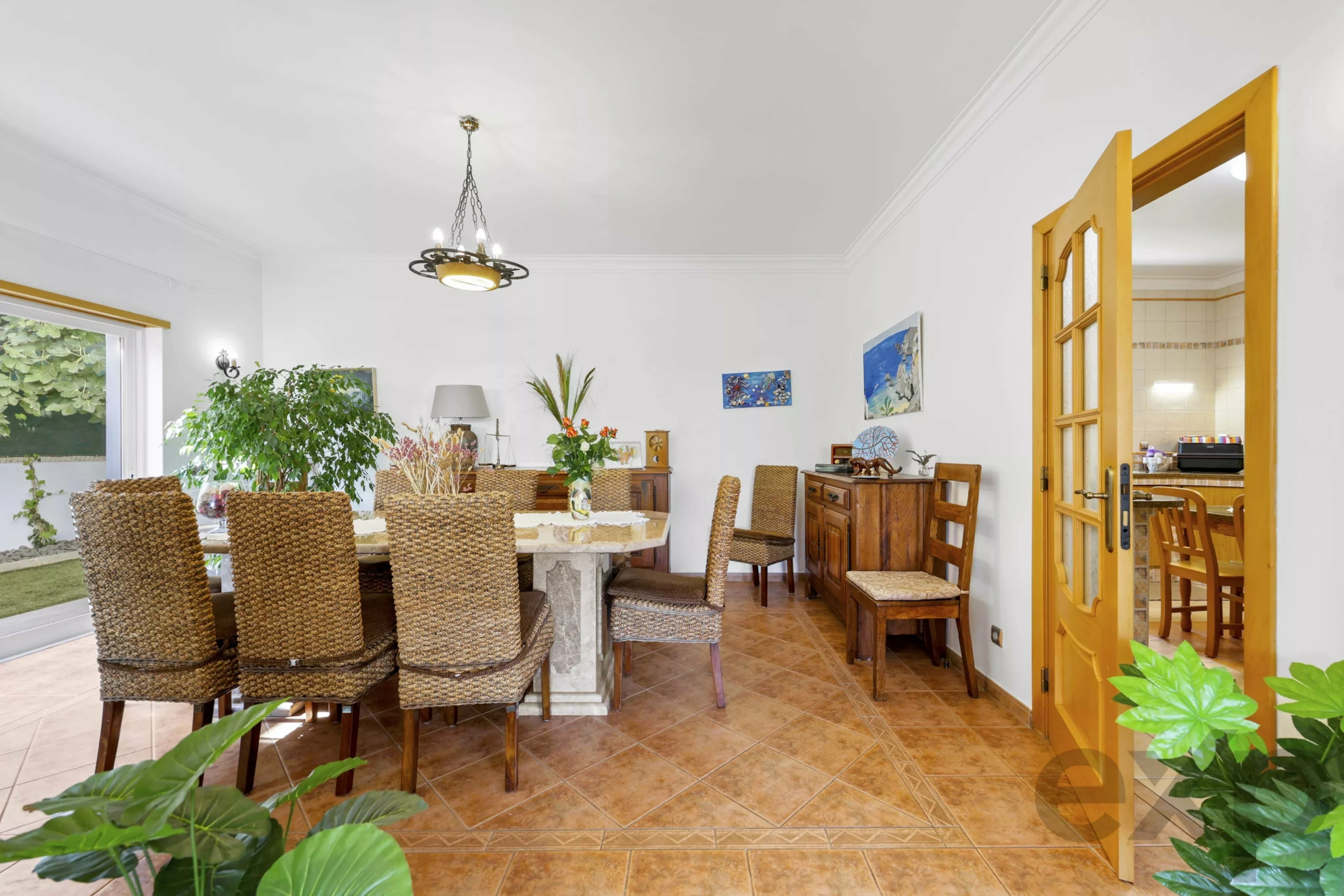 Detached villa with pool and garage, 5 minutes walk from Praia do Vau - Portimão