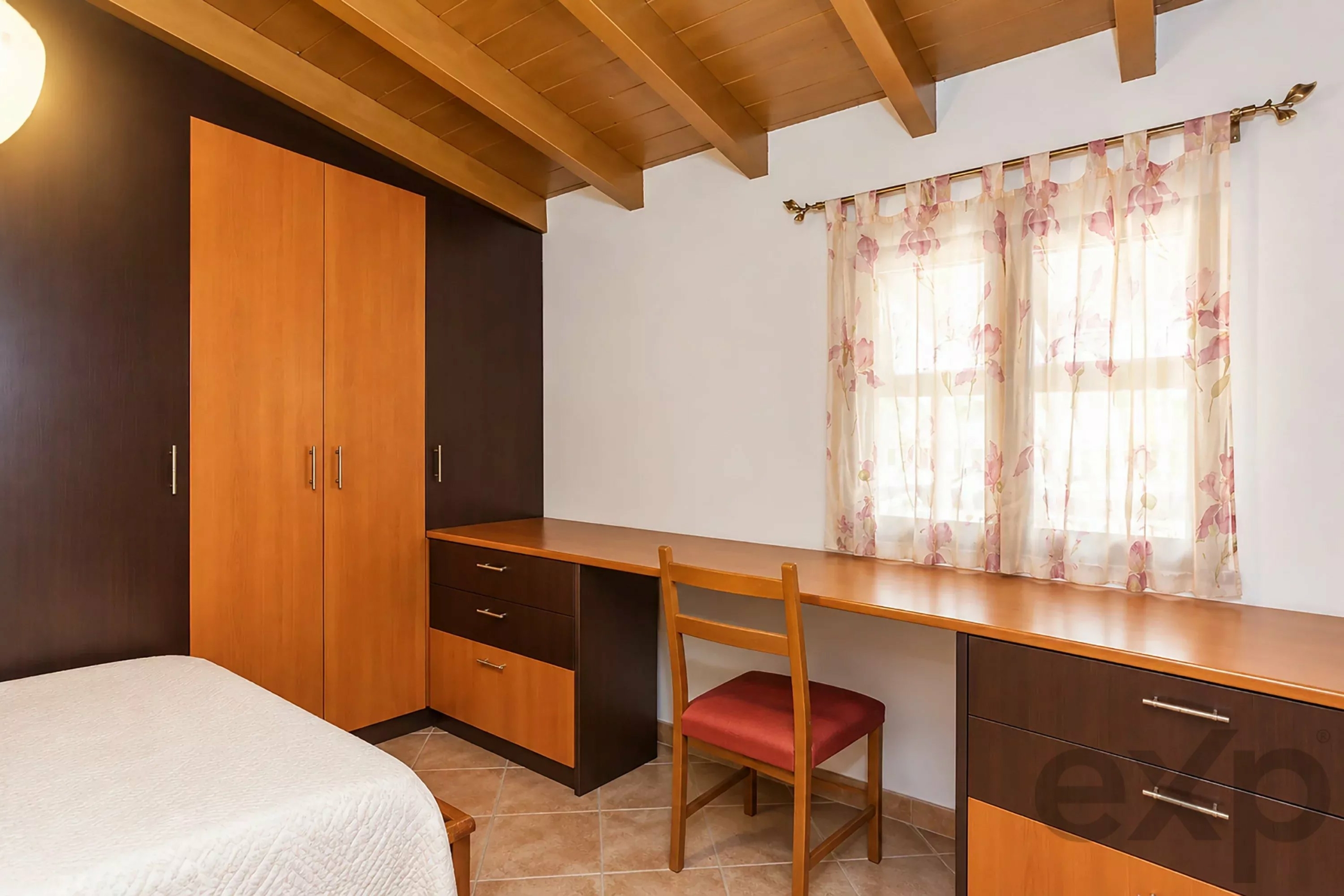 3-bedroom house with a separate studio next to the Ria Formosa