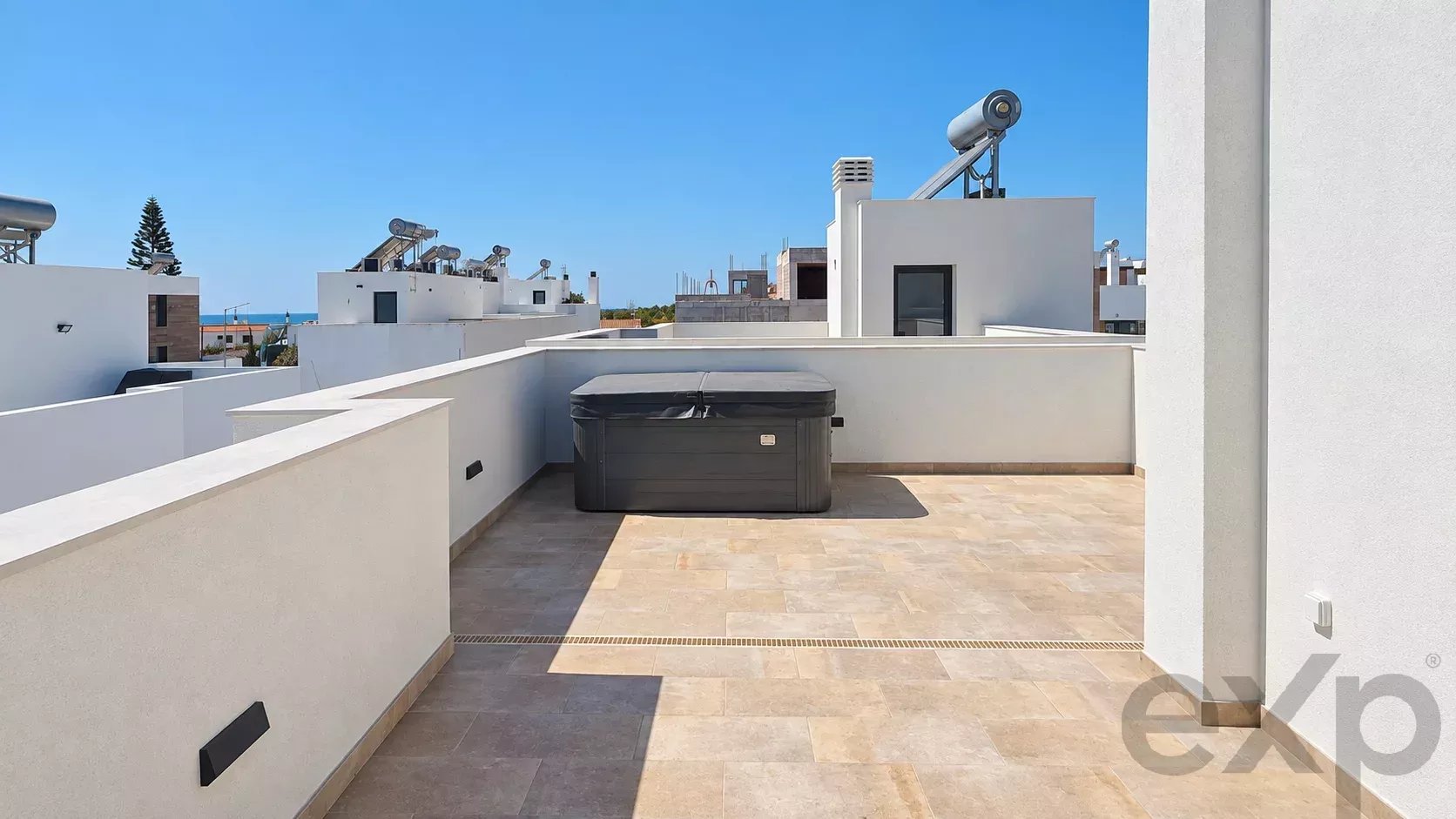 Maison neuve de 3 chambres à 5 minutes de la plage de Fuseta