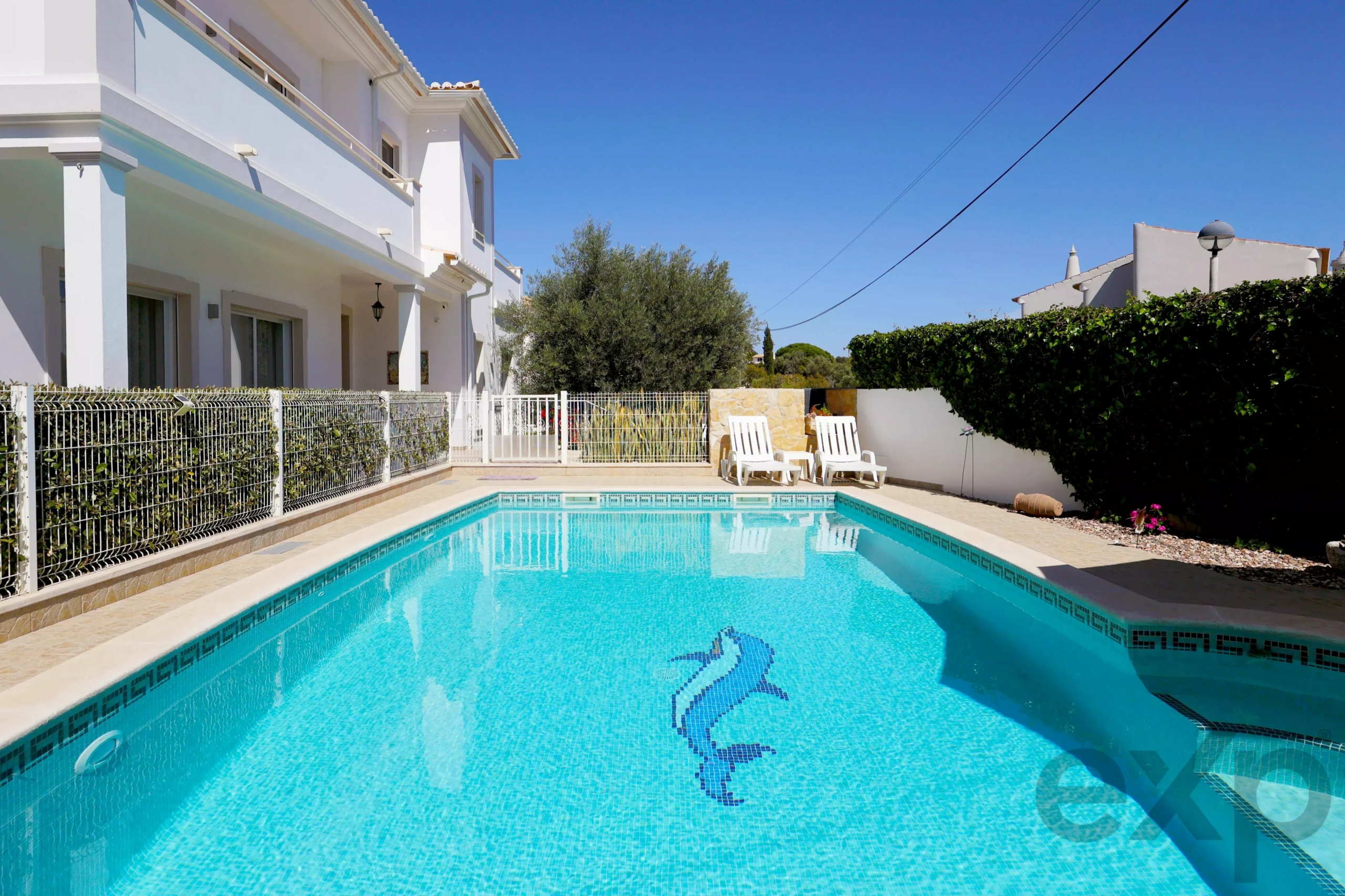 Detached villa with pool and garage, 5 minutes walk from Praia do Vau - Portimão