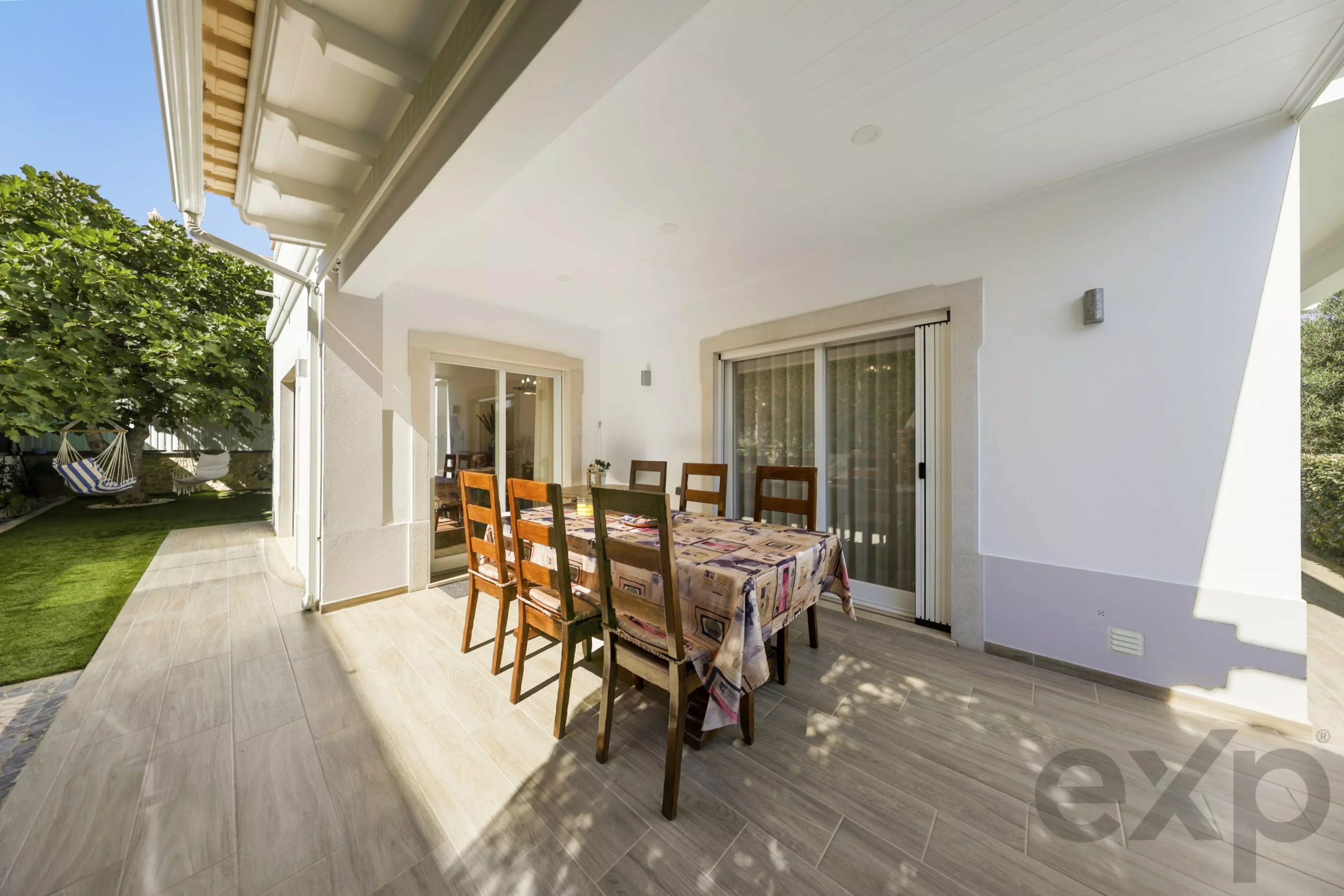 Detached villa with pool and garage, 5 minutes walk from Praia do Vau - Portimão