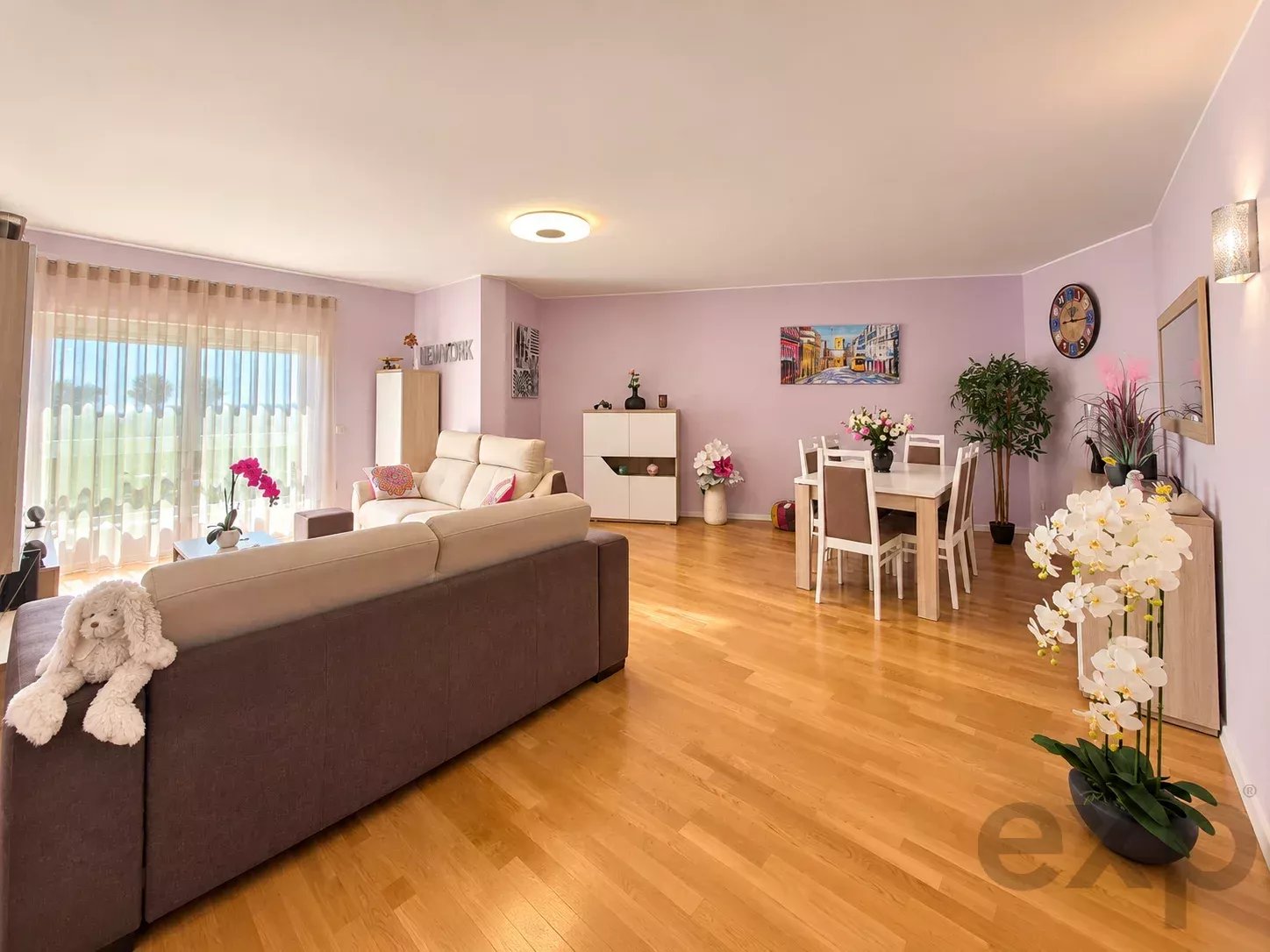 Appartement spacieux et lumineux de deux chambres dans une résidence fermée avec piscine et parking privé