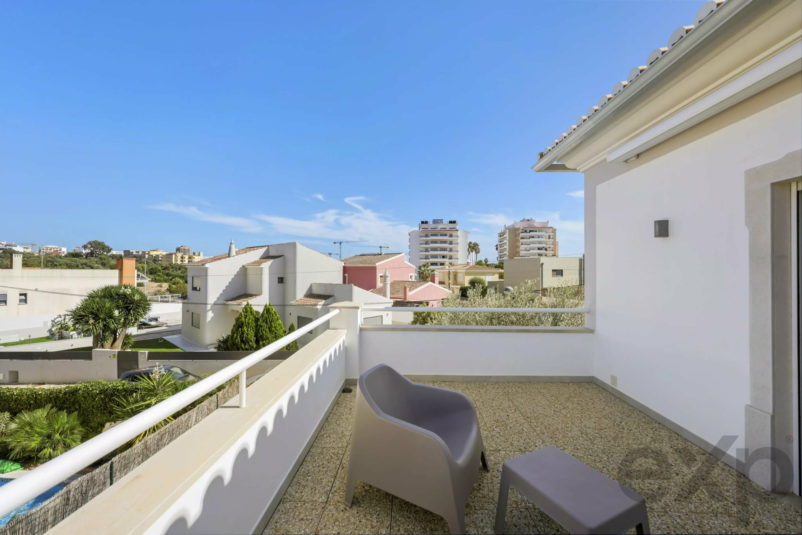 Detached villa with pool and garage, 5 minutes walk from Praia do Vau - Portimão