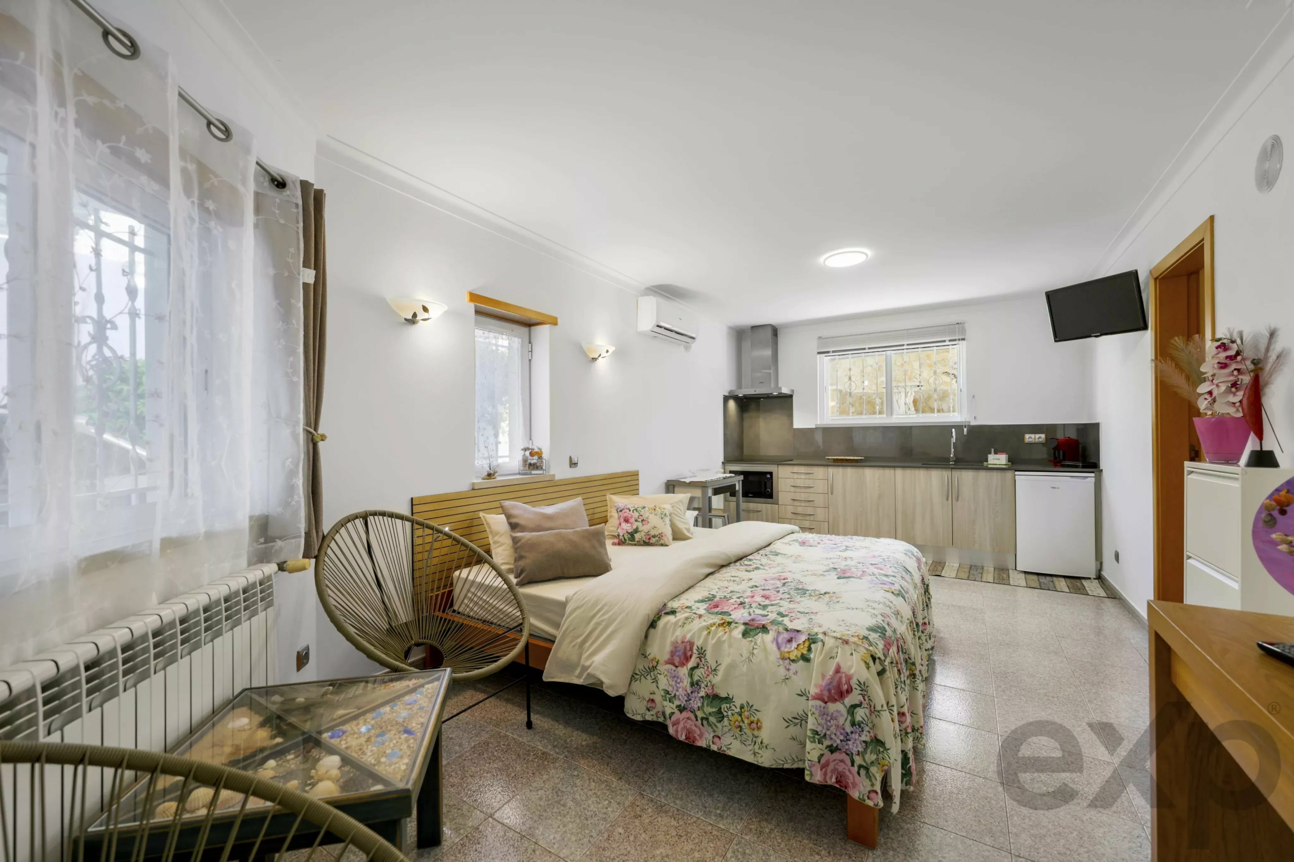 Detached villa with pool and garage, 5 minutes walk from Praia do Vau - Portimão