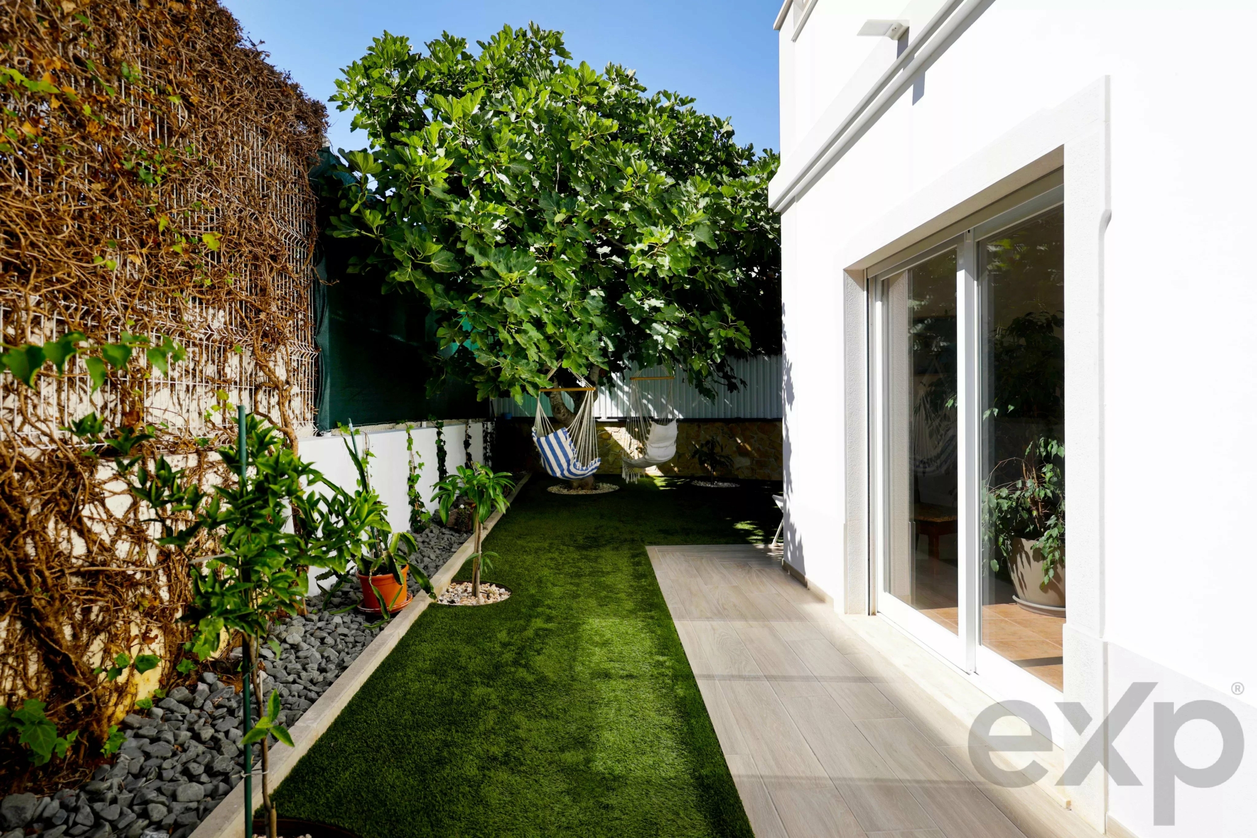 Detached villa with pool and garage, 5 minutes walk from Praia do Vau - Portimão