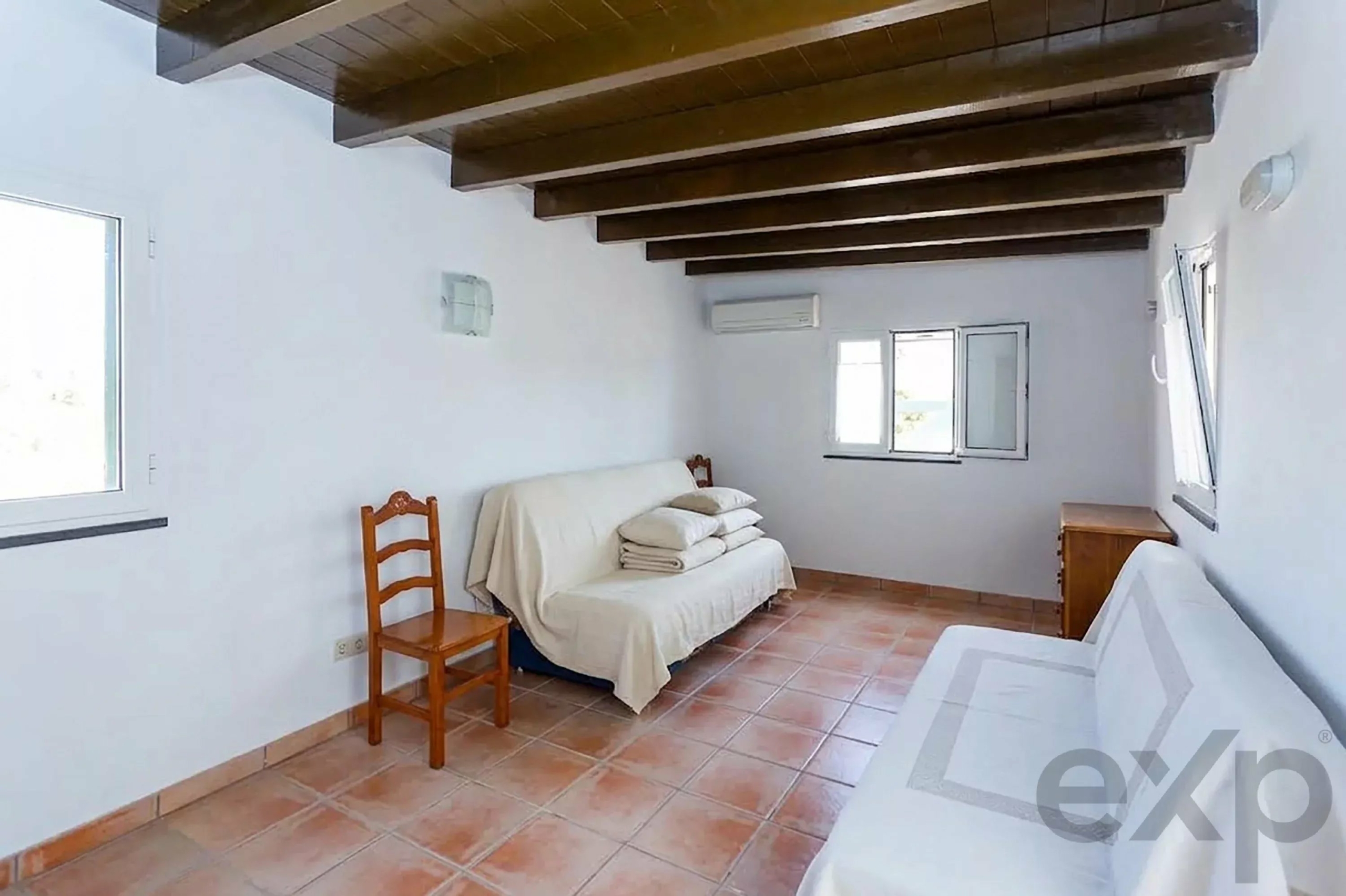 3-bedroom house with a separate studio next to the Ria Formosa