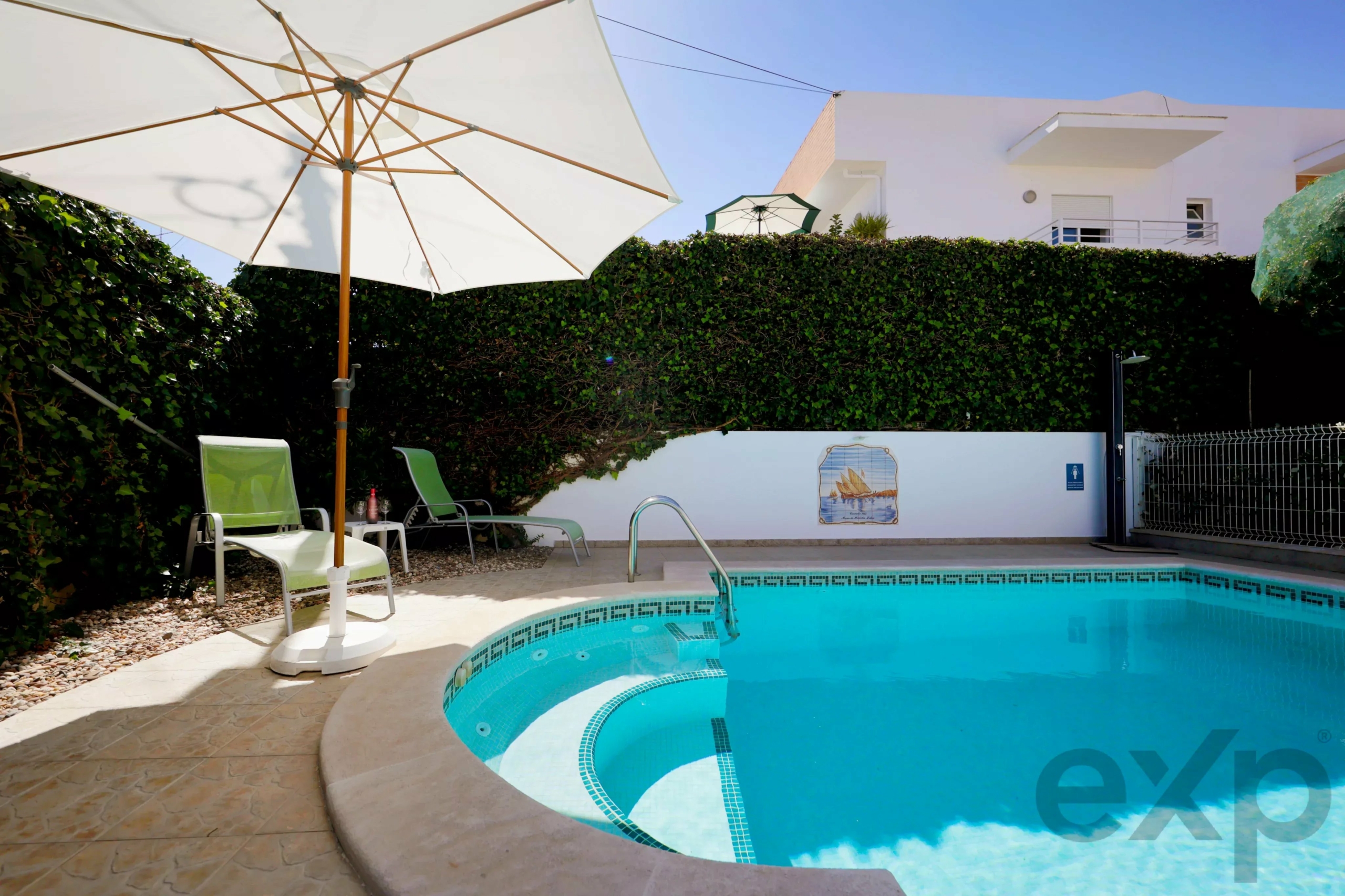 Detached villa with pool and garage, 5 minutes walk from Praia do Vau - Portimão