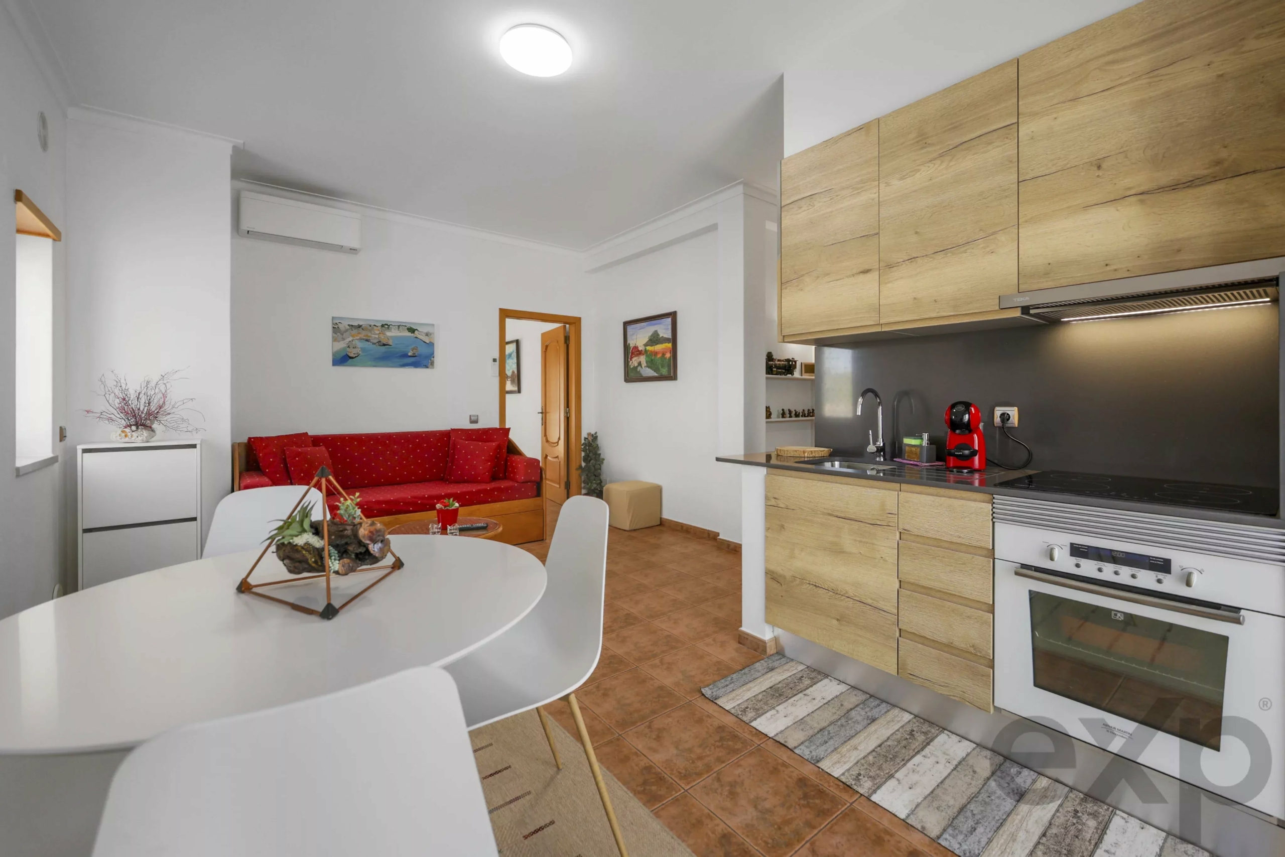 Detached villa with pool and garage, 5 minutes walk from Praia do Vau - Portimão