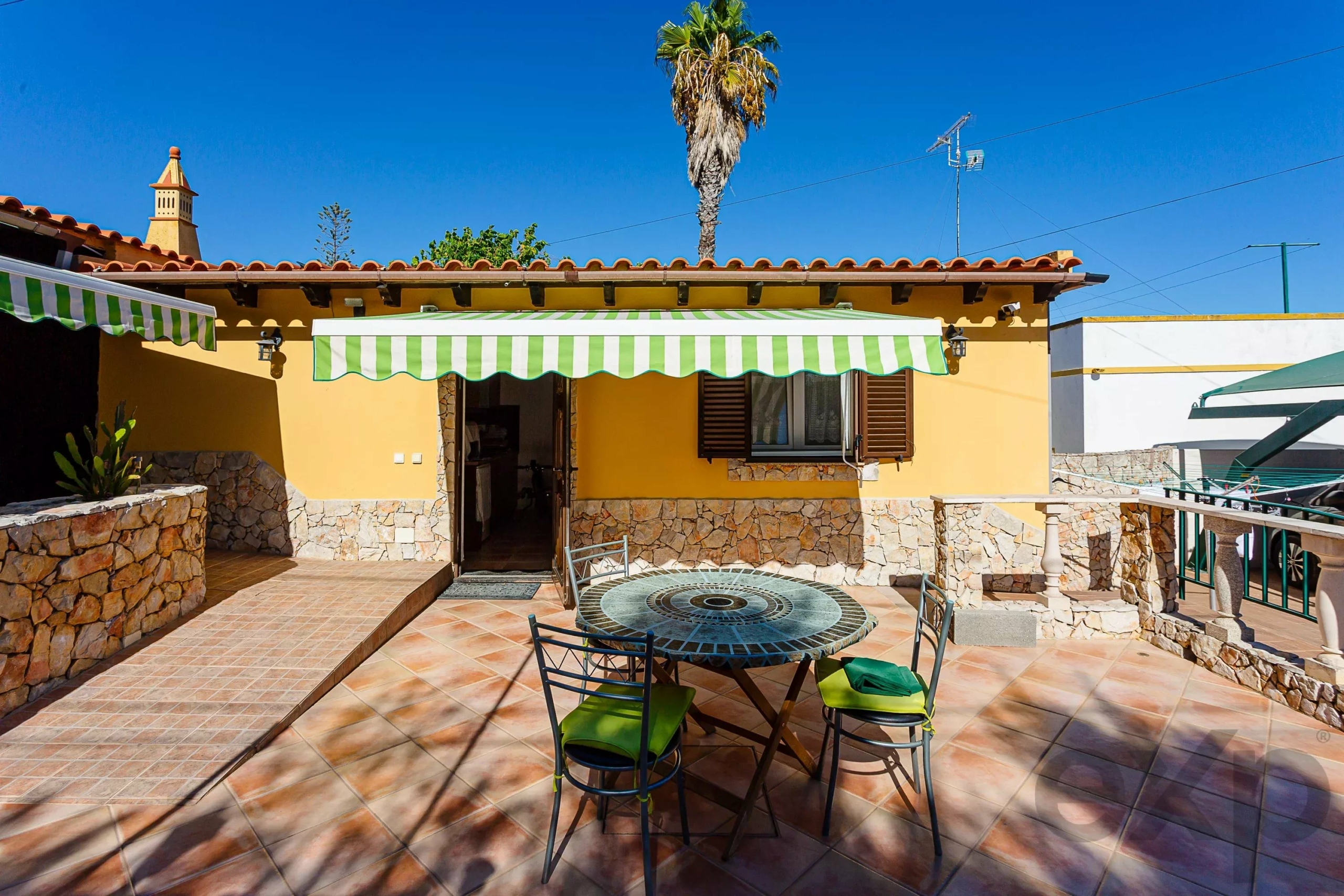 3-bedroom house with a separate studio next to the Ria Formosa
