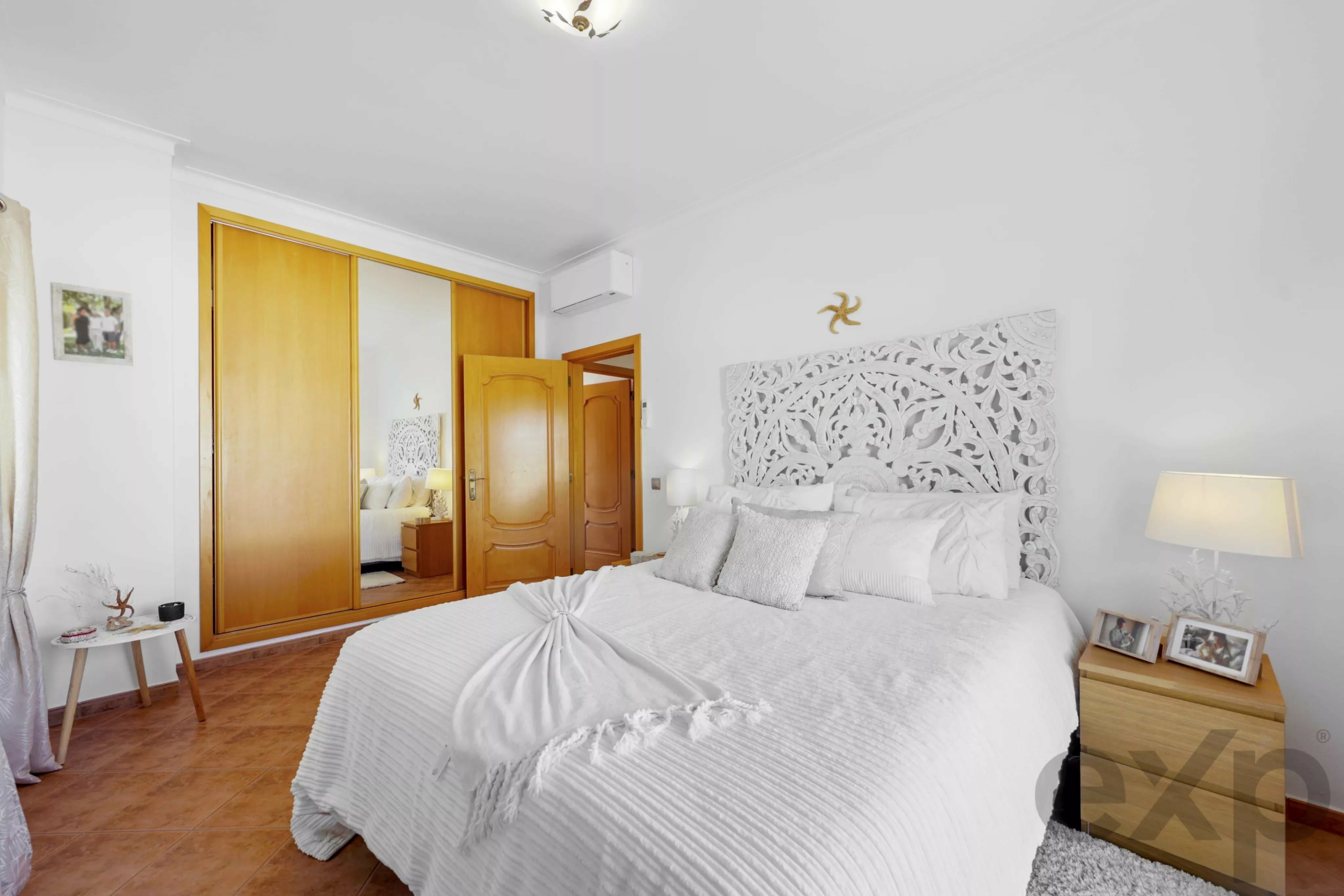 Detached villa with pool and garage, 5 minutes walk from Praia do Vau - Portimão