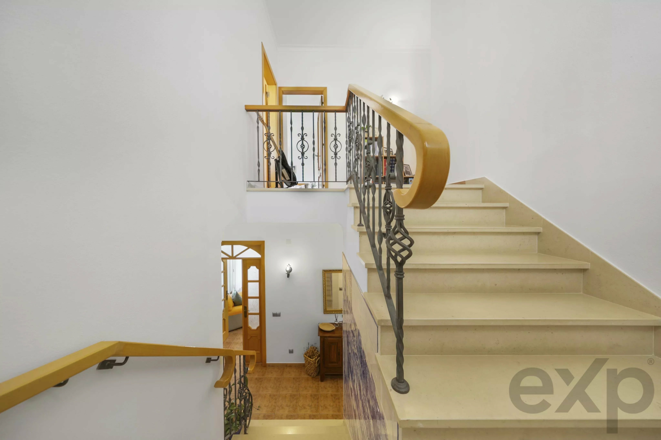 Detached villa with pool and garage, 5 minutes walk from Praia do Vau - Portimão