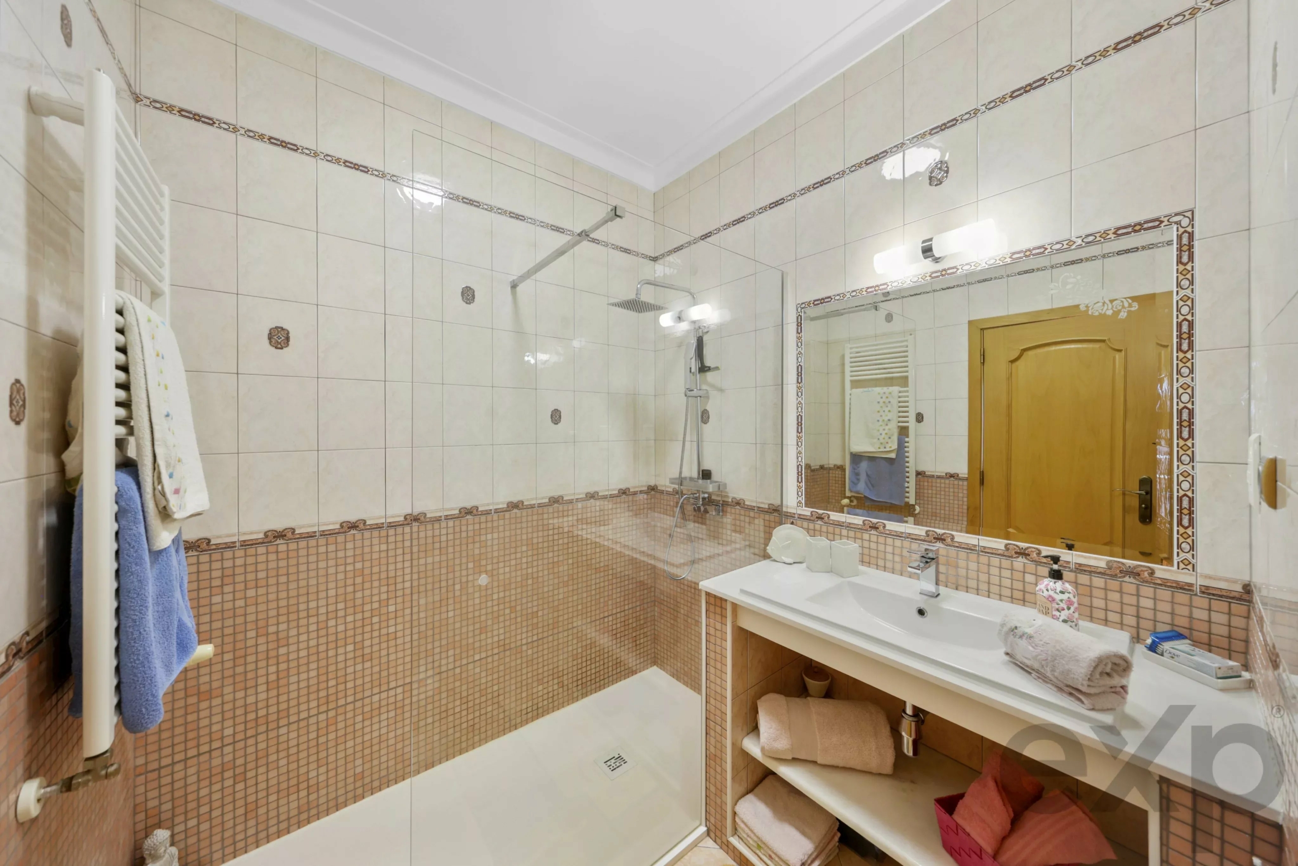 Detached villa with pool and garage, 5 minutes walk from Praia do Vau - Portimão