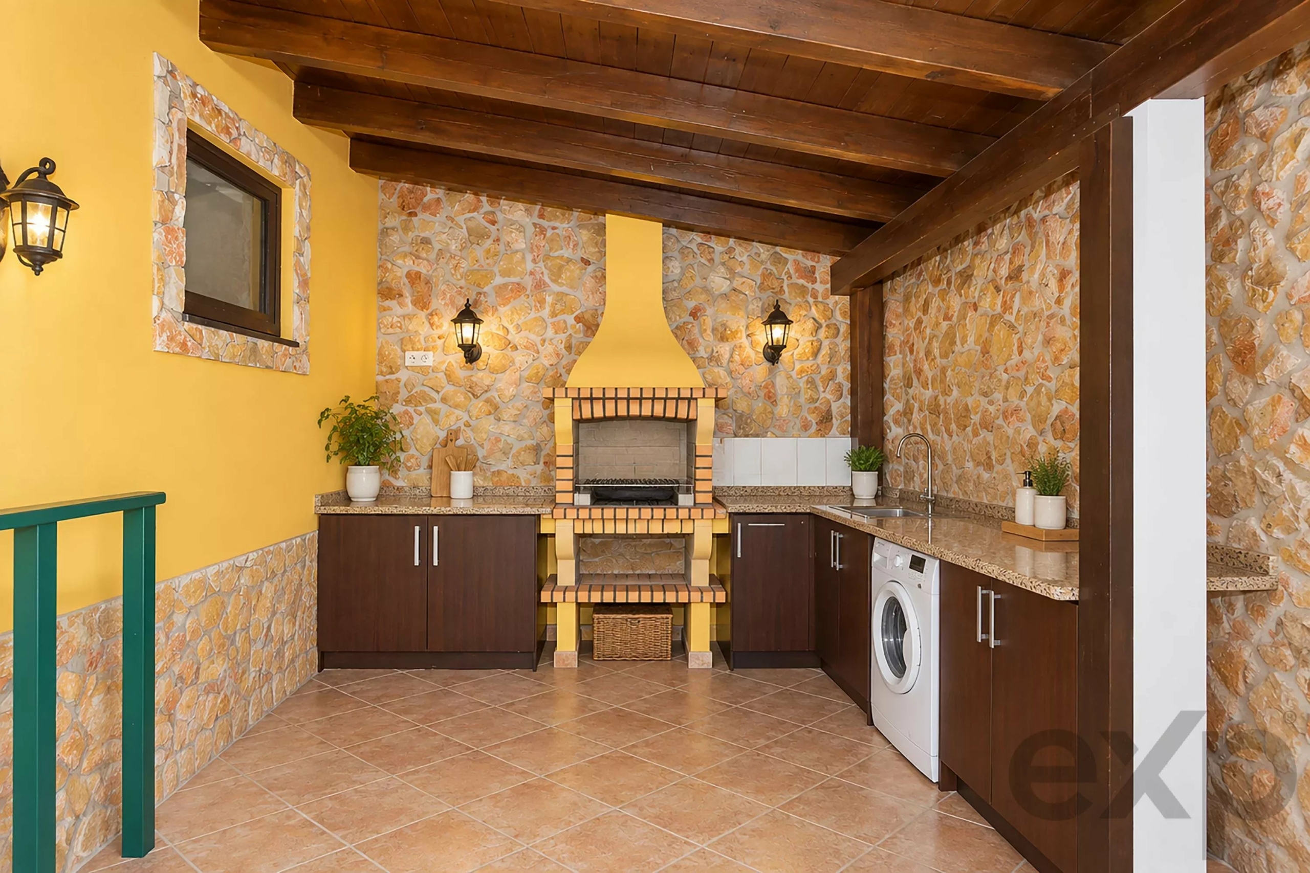 3-bedroom house with a separate studio next to the Ria Formosa