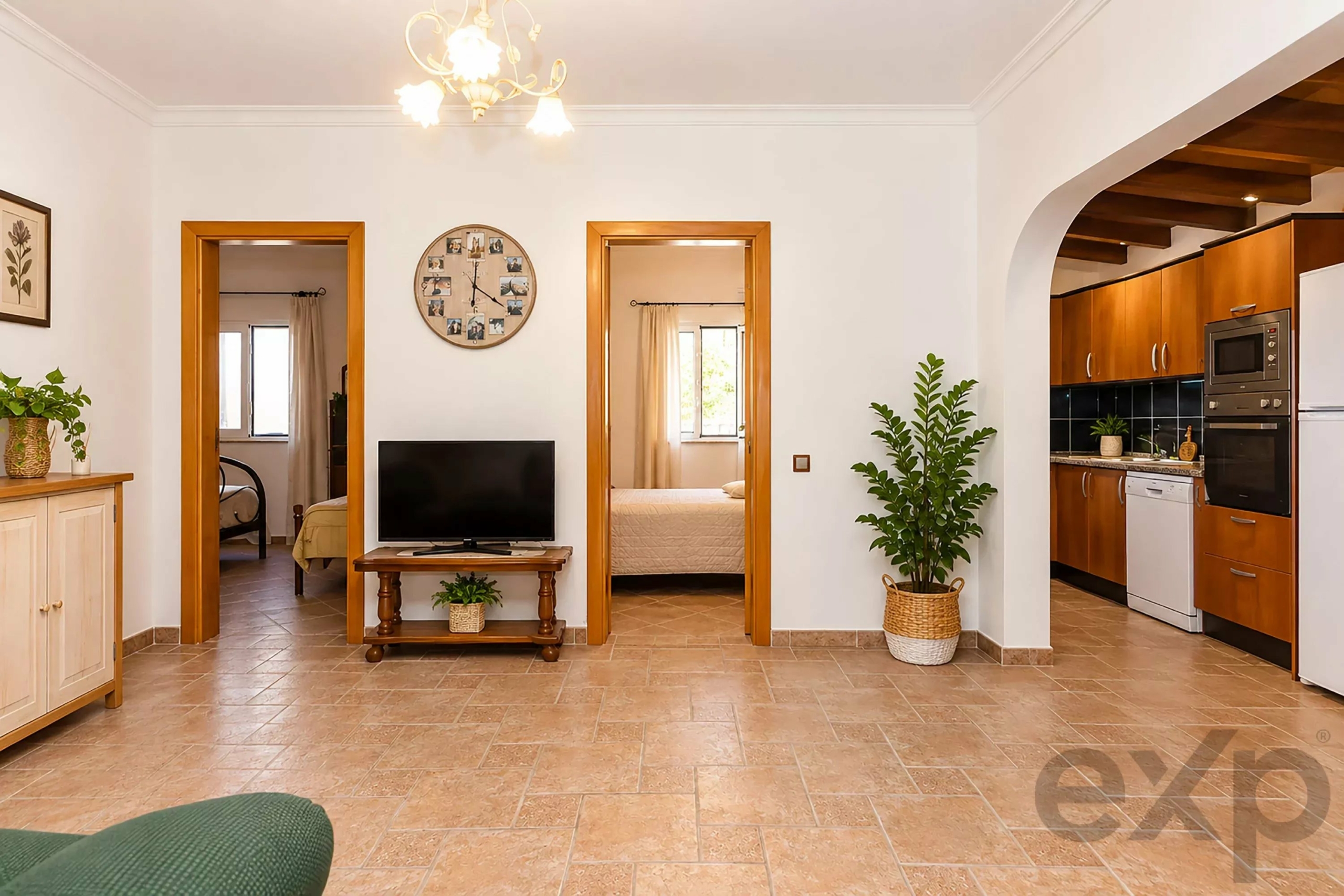 3-bedroom house with a separate studio next to the Ria Formosa