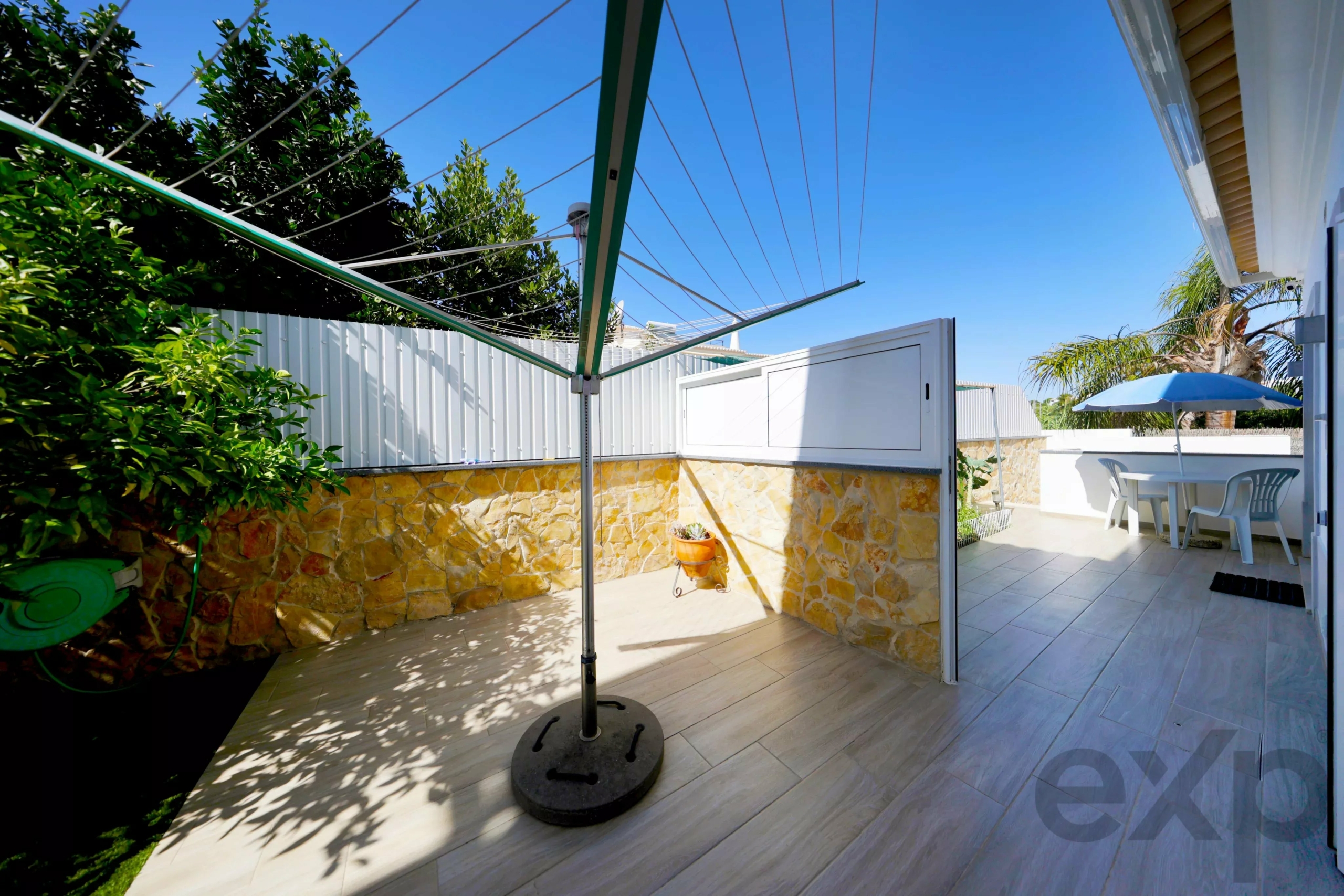 Detached villa with pool and garage, 5 minutes walk from Praia do Vau - Portimão