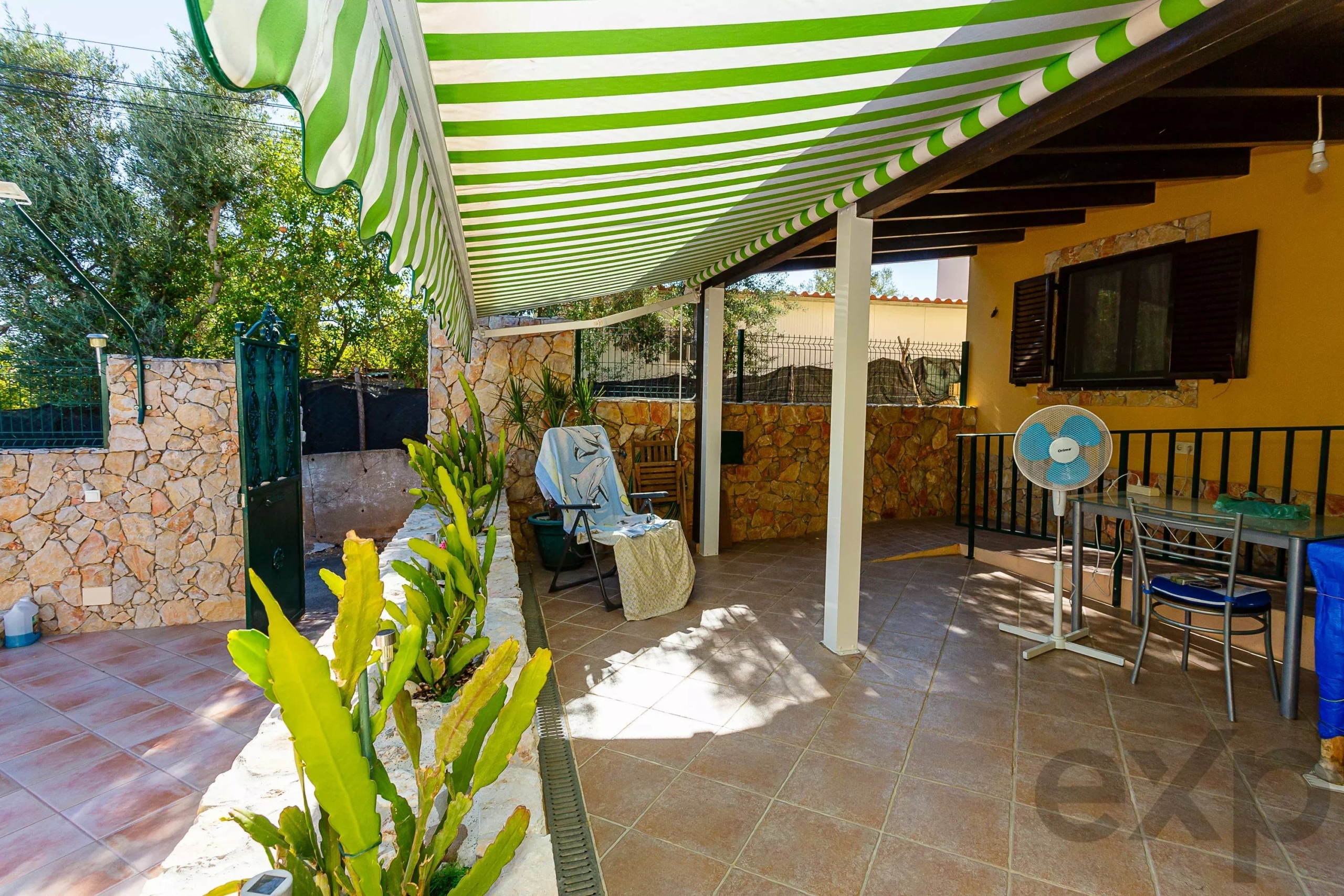 3-bedroom house with a separate studio next to the Ria Formosa