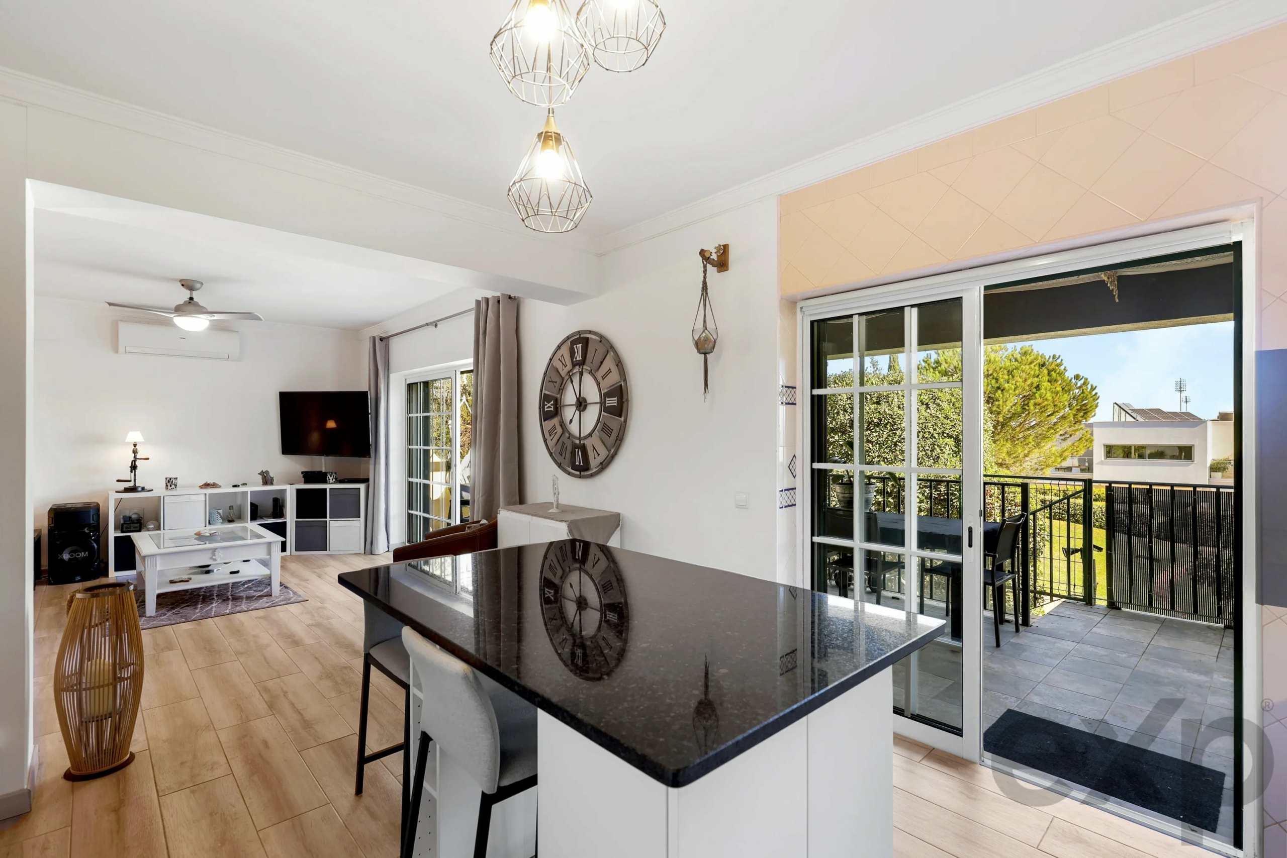 Elegant 3-bedroom semi-detached house with terraces. double garage and swimming pool - 300m from the new golf course and 1 km from the beaches of Ferragudo.