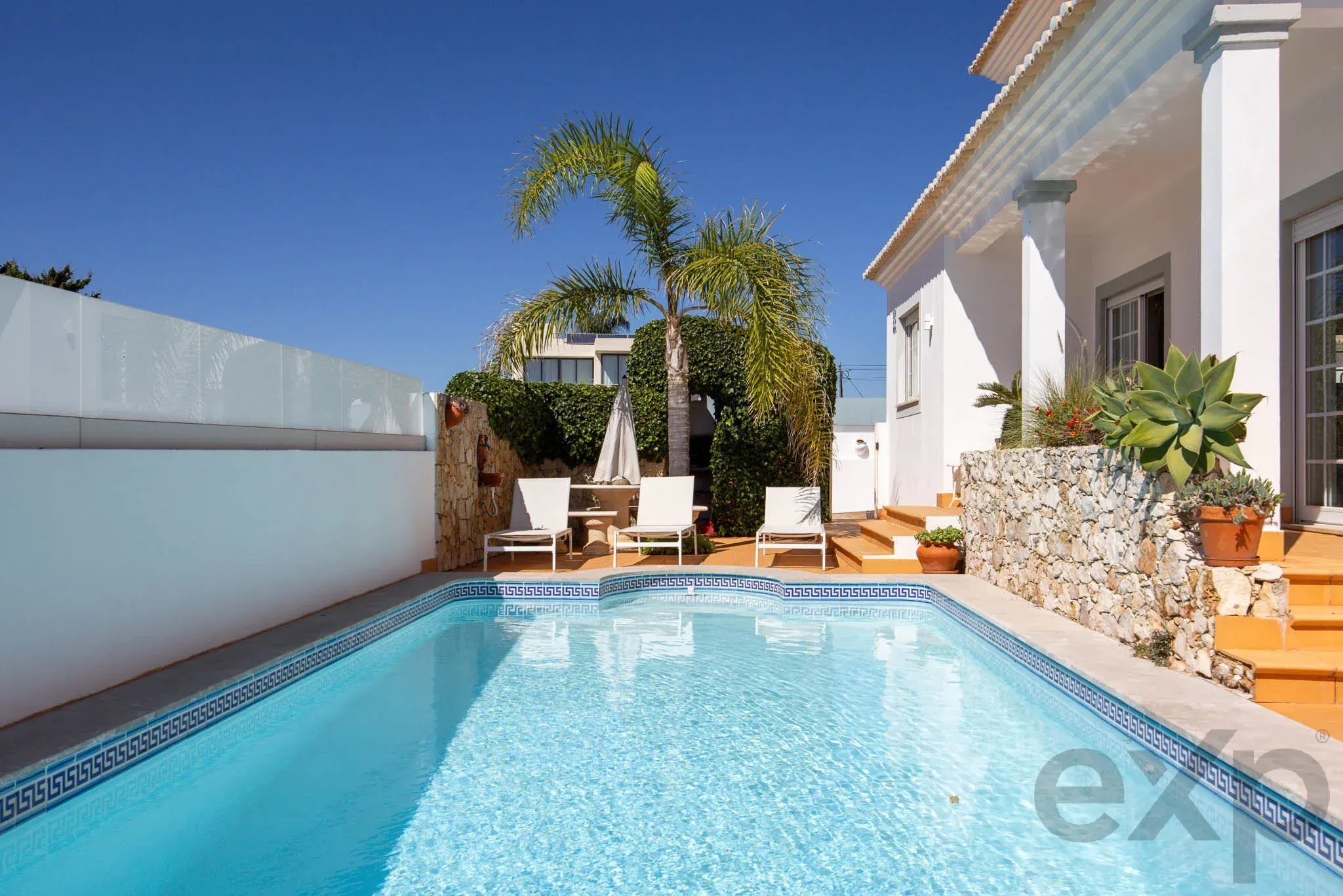 Refurbished T4 Villa, Pool and Guest Flat, Lagos