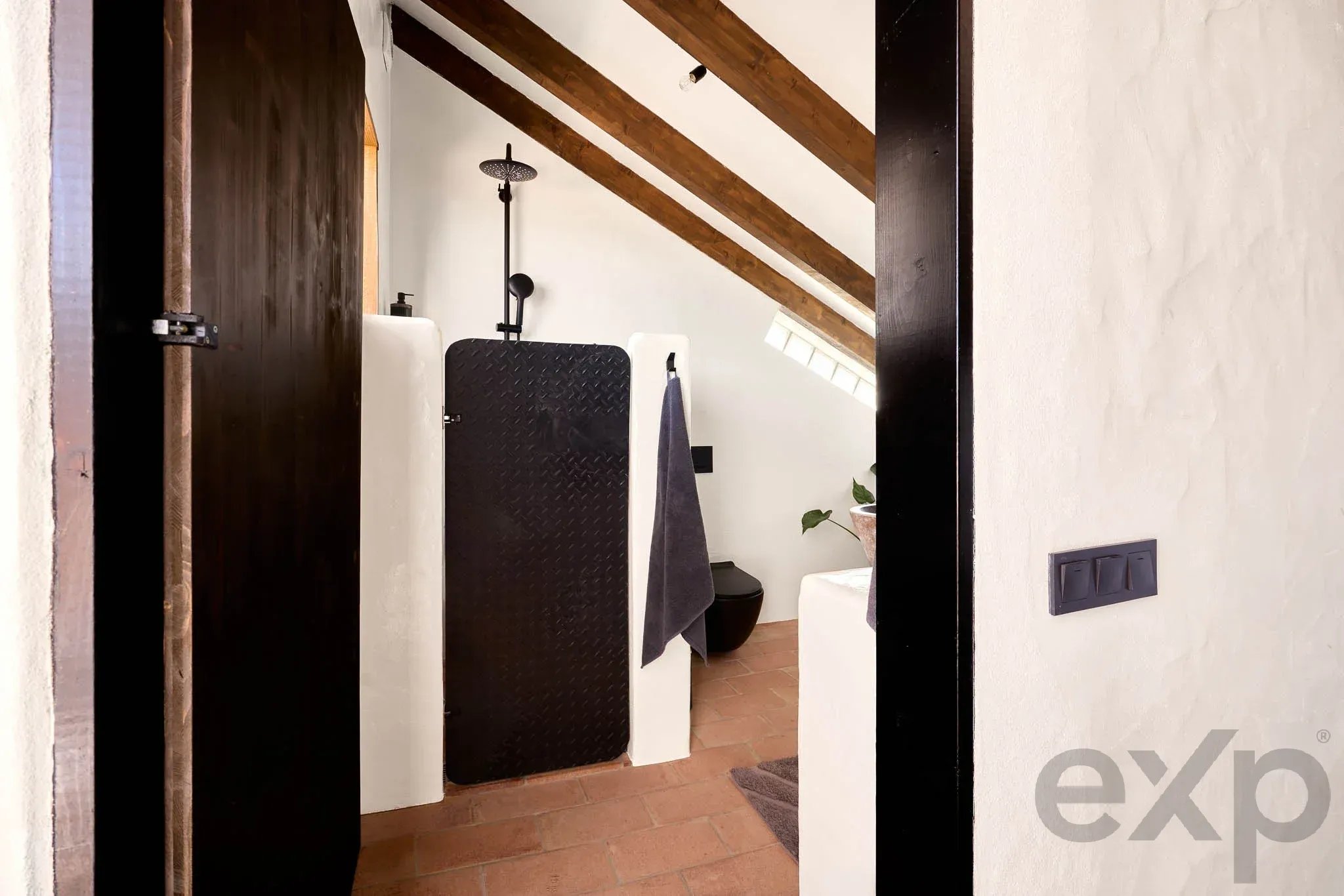 Renovated Village Townhouse with Rooftop Plunge Pool and Studio, near Silves