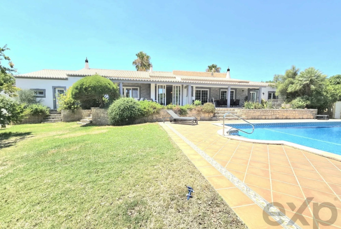Three-bedroom villa with two-bedroom annexe, pool and countryside views in Carvoeiro, photo 7