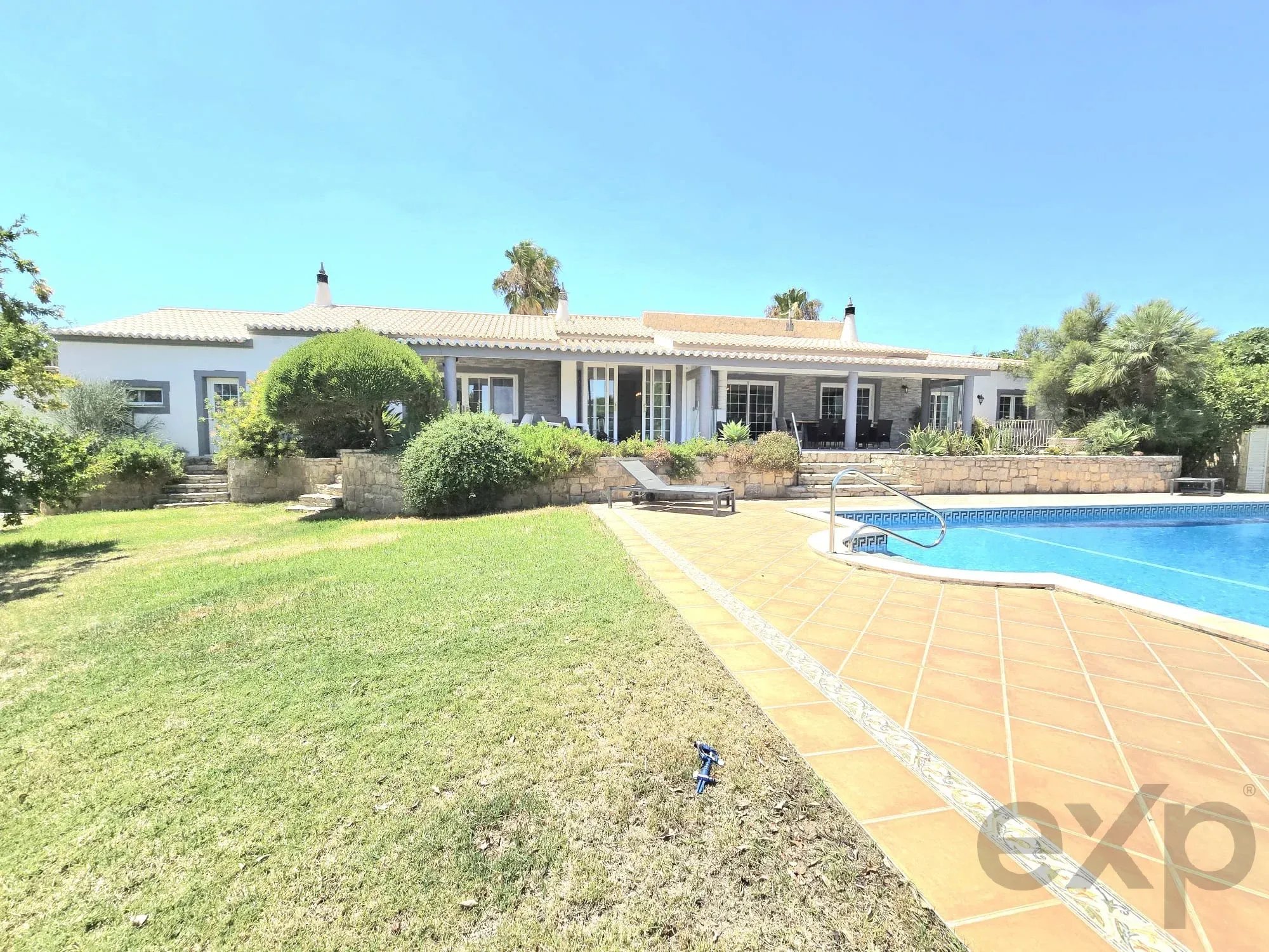 Three-bedroom villa with two-bedroom annexe, pool and countryside views in Carvoeiro