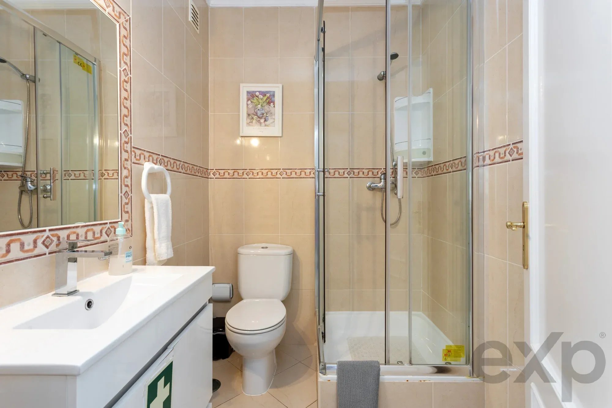 T2-appartement met terrassen, 2 zwembaden, natuurzicht en AL-licentie voor beleggers