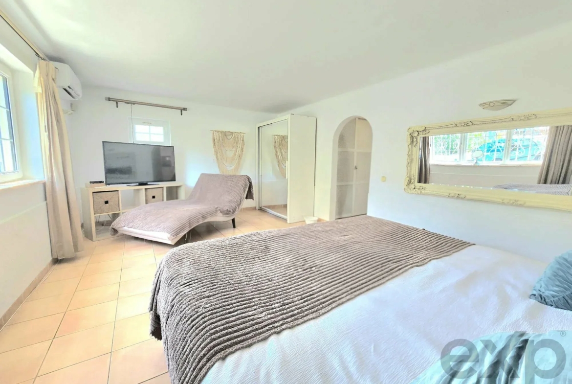 Three-bedroom villa with two-bedroom annexe, pool and countryside views in Carvoeiro, photo 57