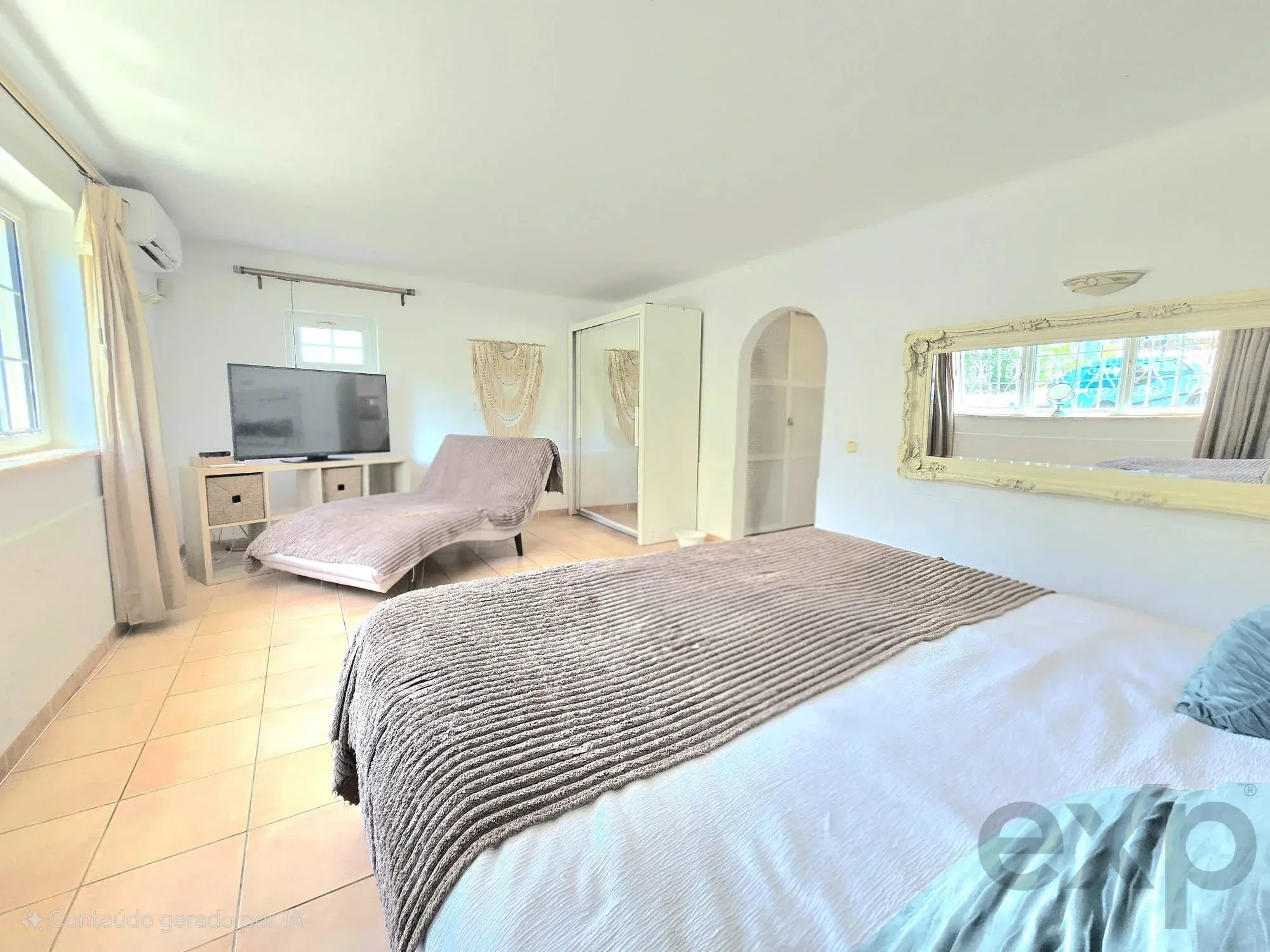 Three-bedroom villa with two-bedroom annexe, pool and countryside views in Carvoeiro