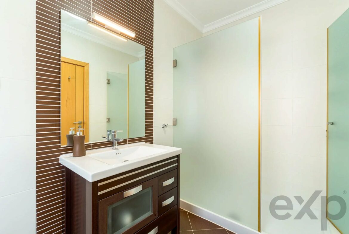 Contemporary 4-Bedroom Duplex with Terraces and Sea Views | Quinta da Foz, Tavira, photo 24