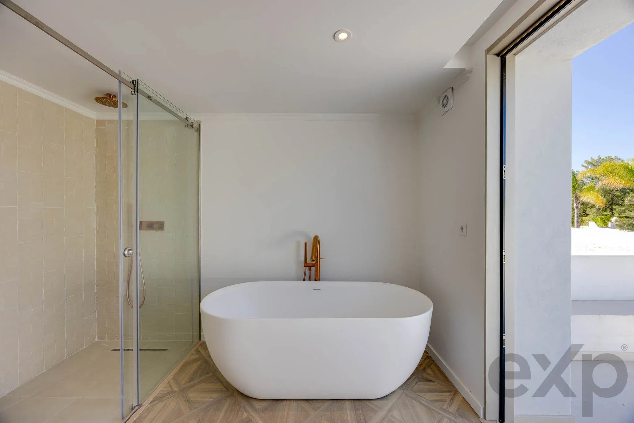 New 4-Bed Luxury Villa with Pool & Sauna, Lagos