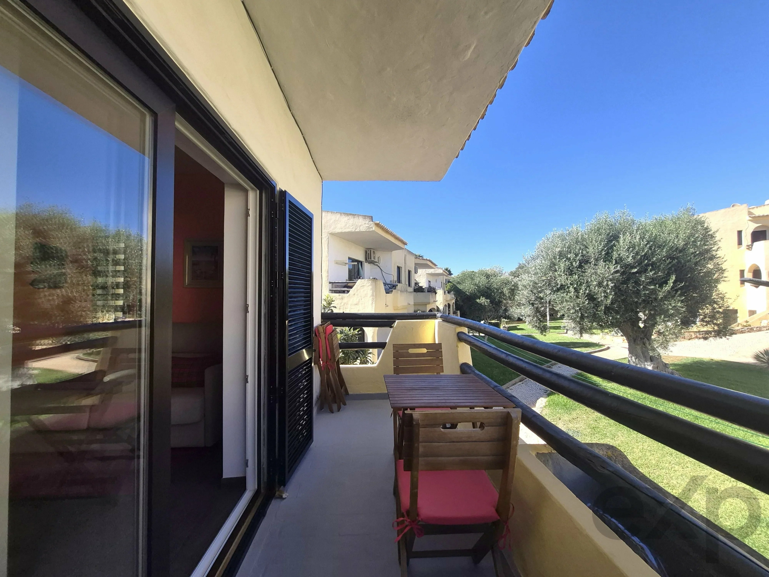 Fully renovated and furnished one-bedroom apartment in Alvor