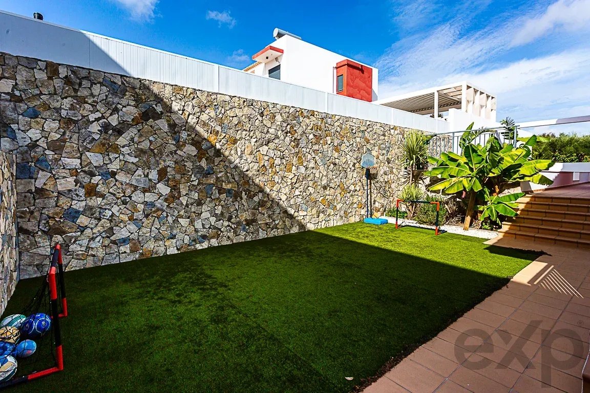 Exceptional Detached House with Swimming Pool, Panoramic Views and Privacy, 3 Minutes from Loulé