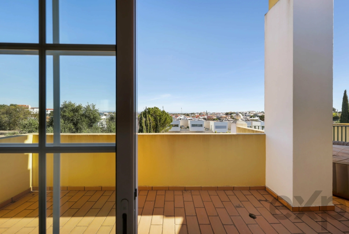 Elegant 3-bedroom semi-detached house with terraces. double garage and swimming pool - 300m from the new golf course and 1 km from the beaches of Ferragudo., photo 43