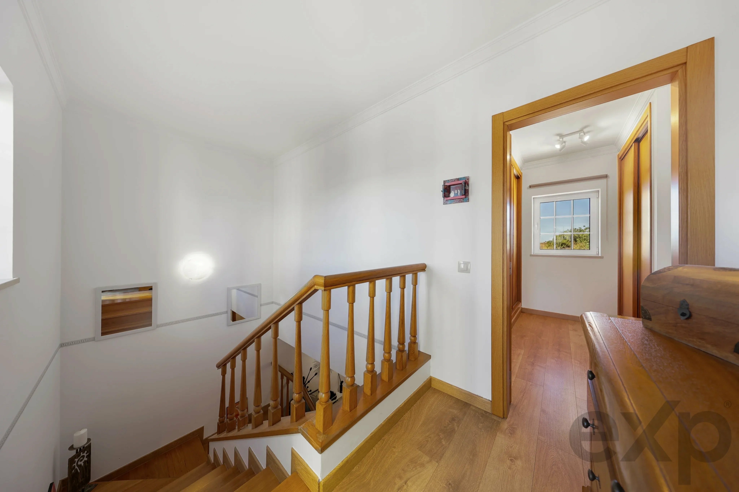 Elegant 3-bedroom semi-detached house with terraces. double garage and swimming pool - 300m from the new golf course and 1 km from the beaches of Ferragudo.