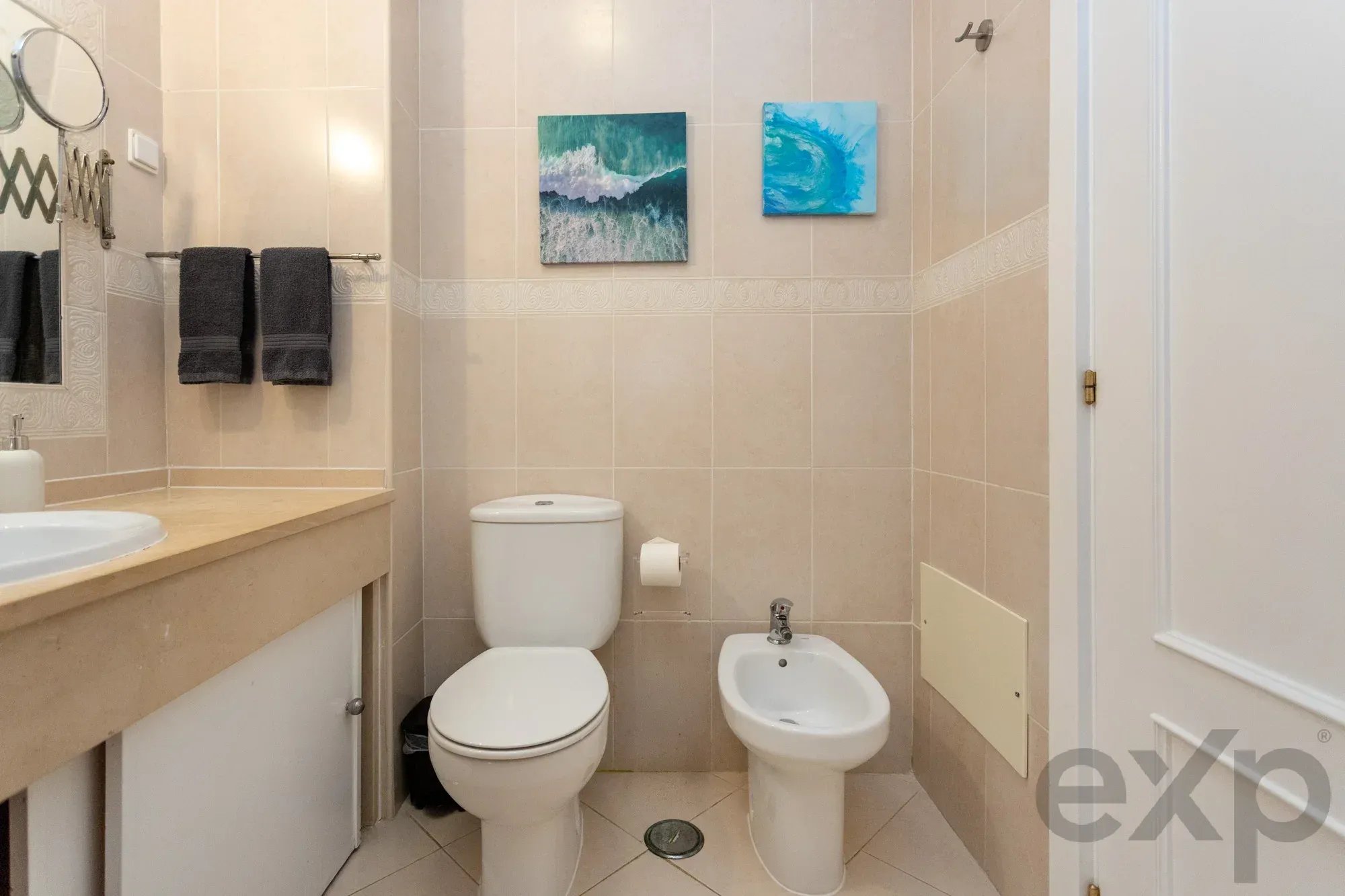 T2-appartement met terrassen, 2 zwembaden, natuurzicht en AL-licentie voor beleggers