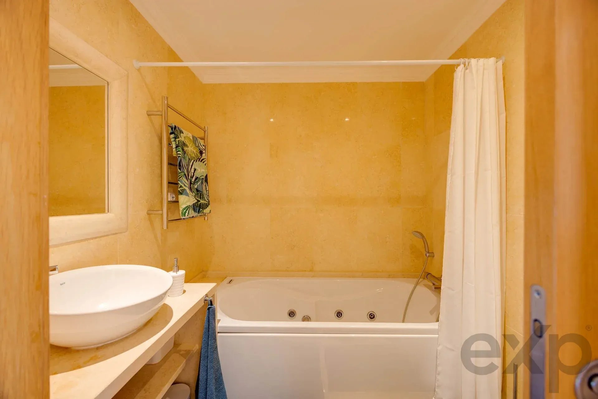 2-Bed with Private Rooftop & Indoor Pool, Lagos