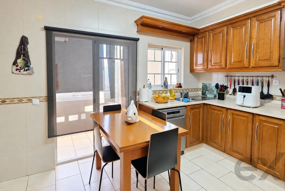 Bright three-bedroom apartment with two bathrooms in a central location, photo 3
