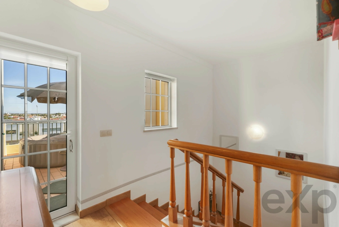 Elegant 3-bedroom semi-detached house with terraces. double garage and swimming pool - 300m from the new golf course and 1 km from the beaches of Ferragudo., photo 50