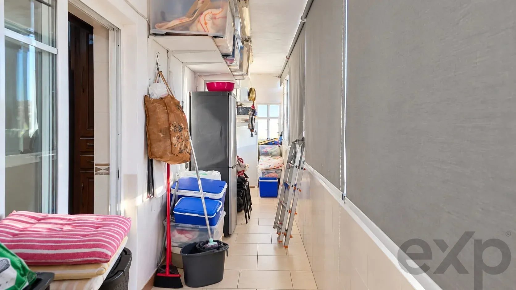Bright three-bedroom apartment with two bathrooms in a central location
