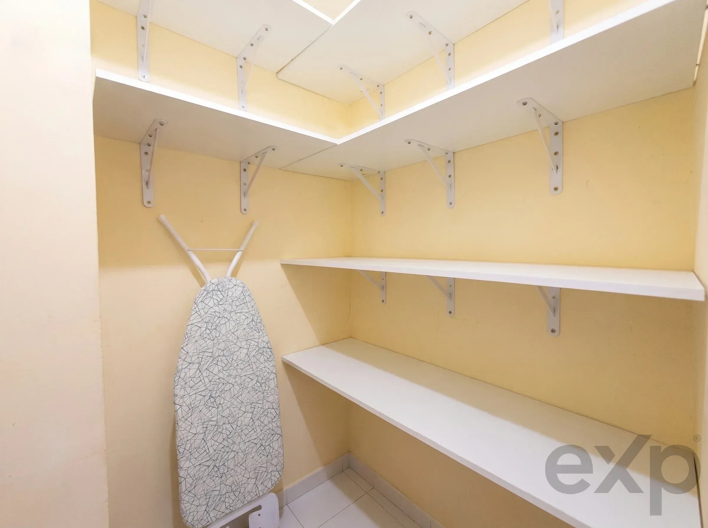 T2-appartement met terrassen, 2 zwembaden, natuurzicht en AL-licentie voor beleggers